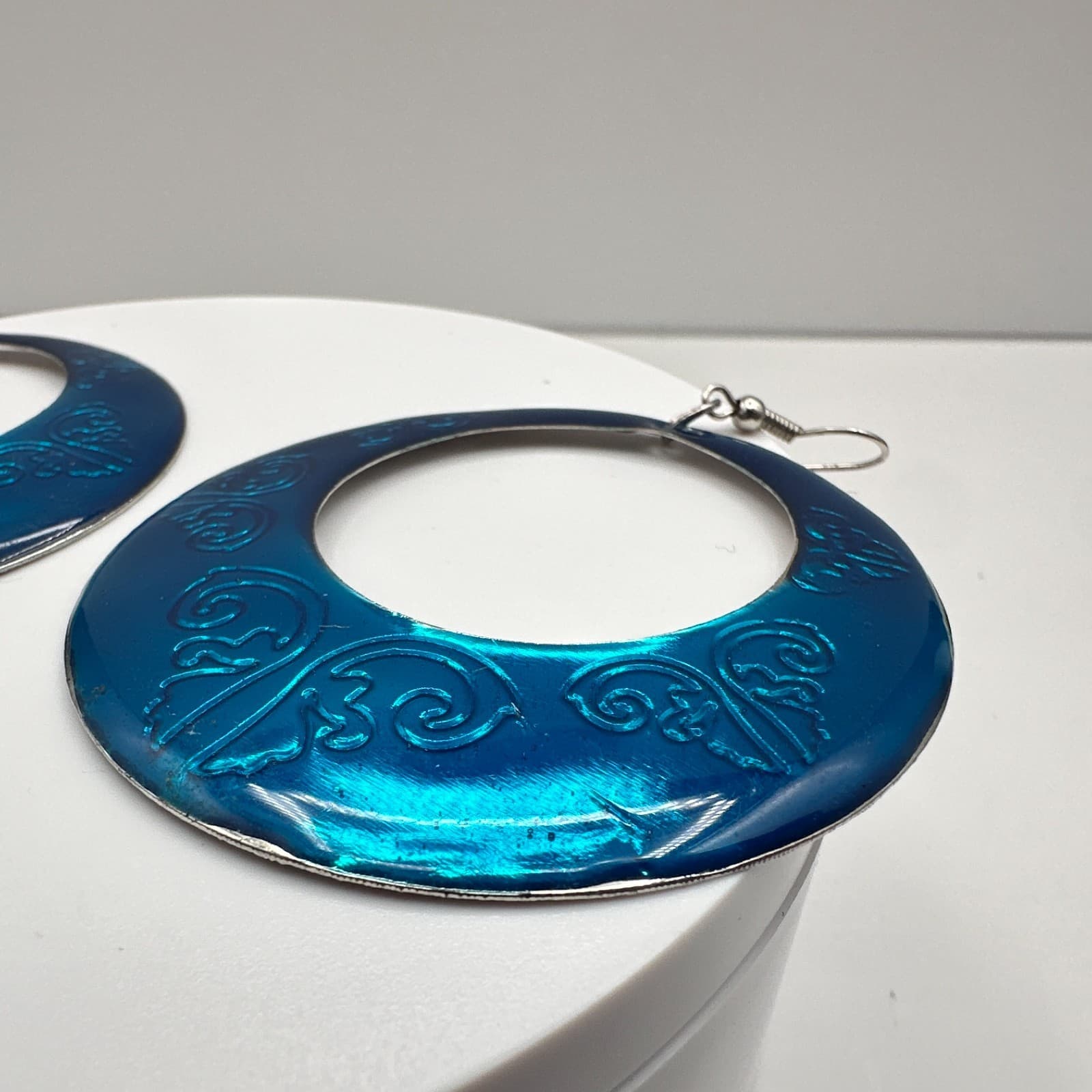 Vintage 90s Teal Blue Enamel Hoop Earrings Silver Tone Large Boho Scroll Etched - Thumbnail 3