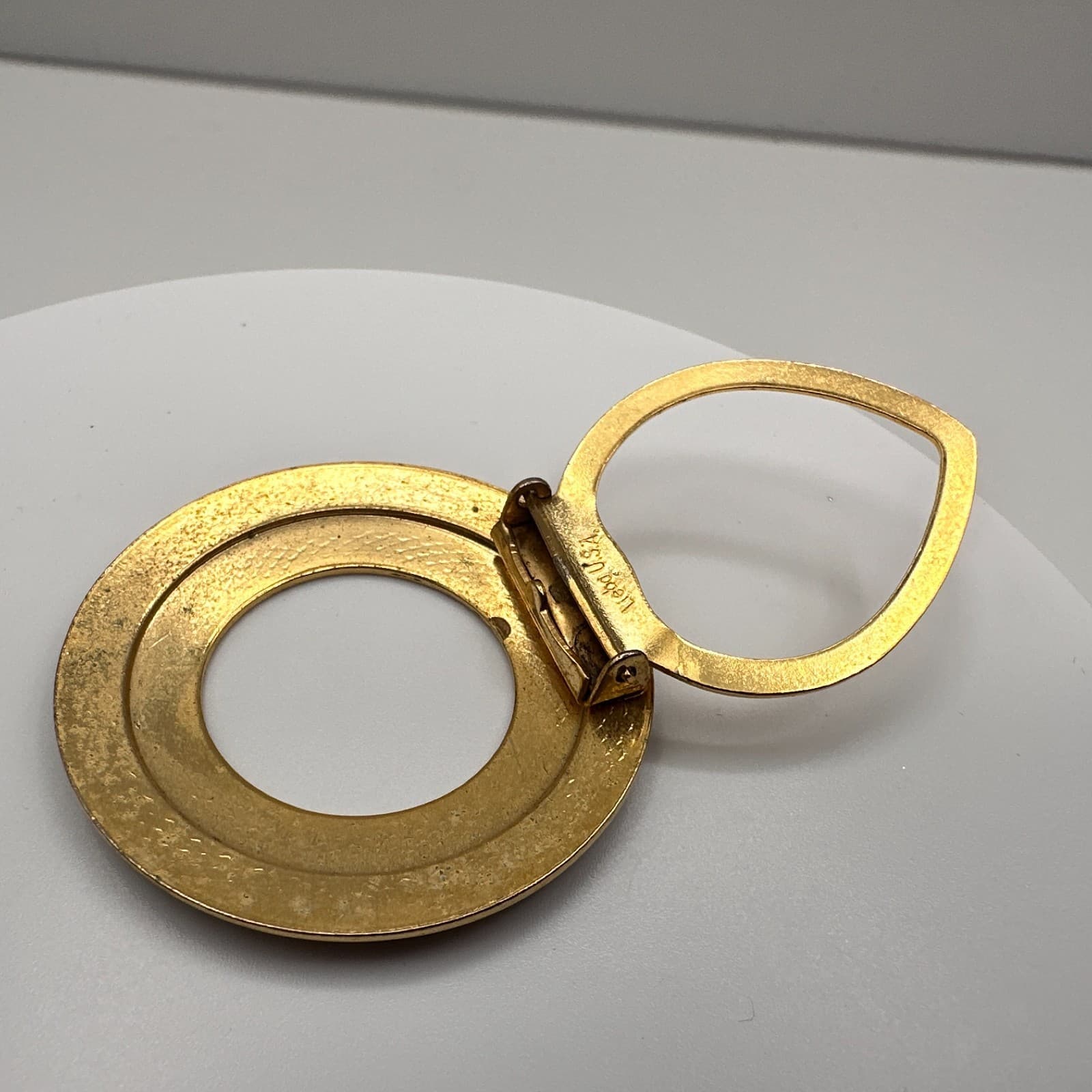 Vintage 80s 90s Lieba USA Gold Tone Textured Round Scarf Clip Accessory Fashion - Thumbnail 9