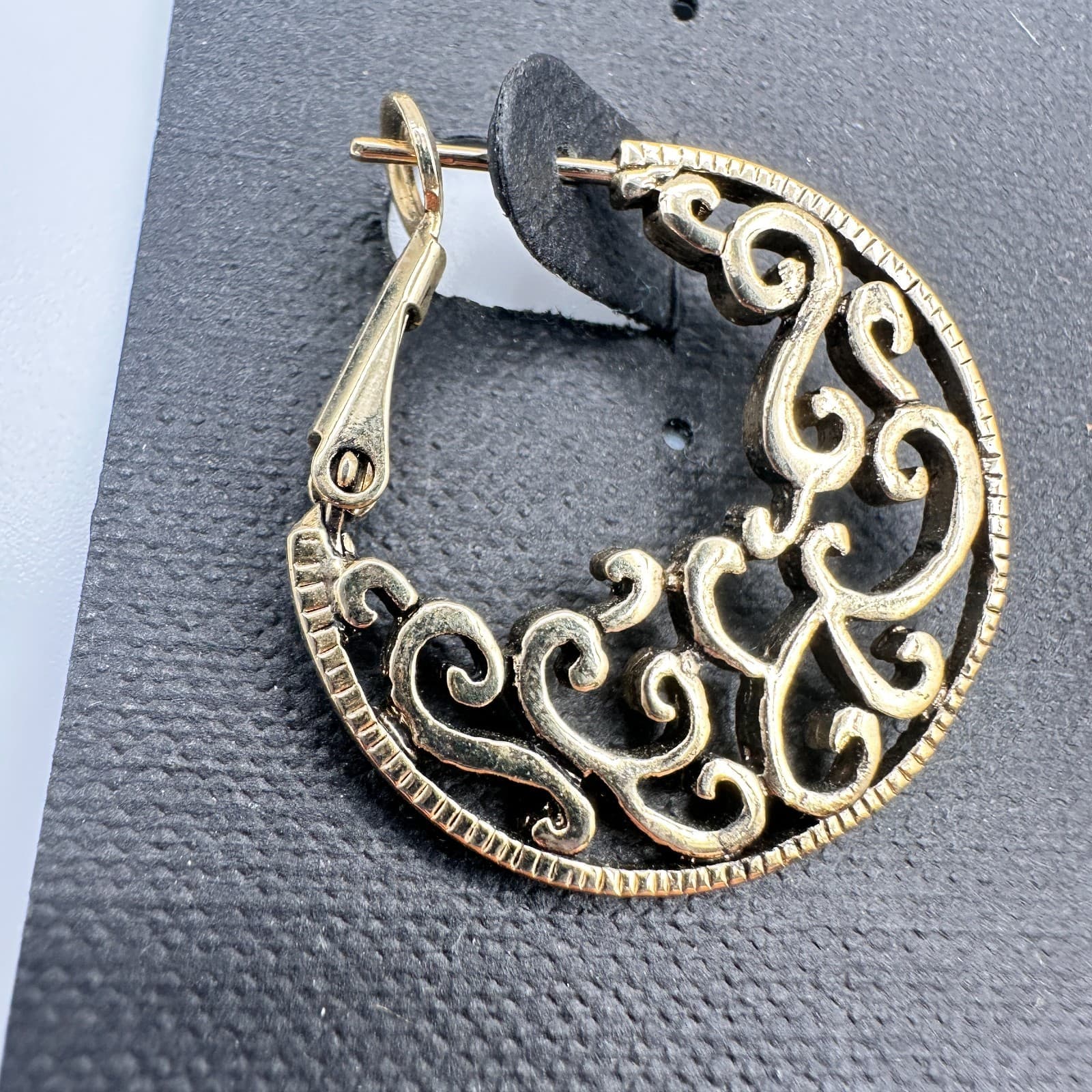 Vintage 80s Cookie Lee Gold Tone Filigree Open Hoop Dangle Earrings Jewelry - Thumbnail 3