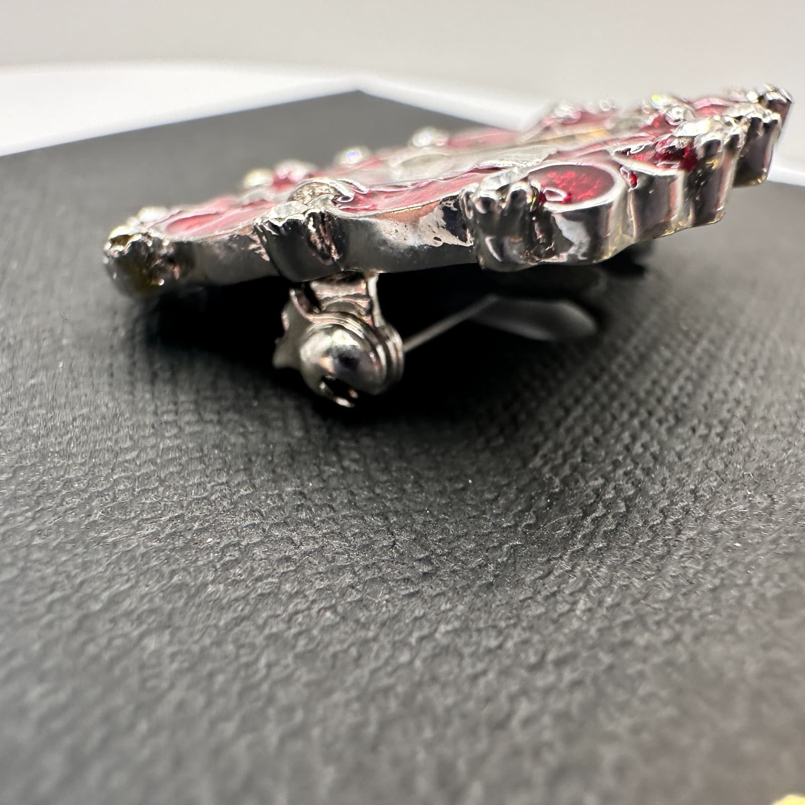 Vintage 90s Y2K Cookie Lee Red Enamel Picture Frame Silver Tone Brooch Pin - Thumbnail 3