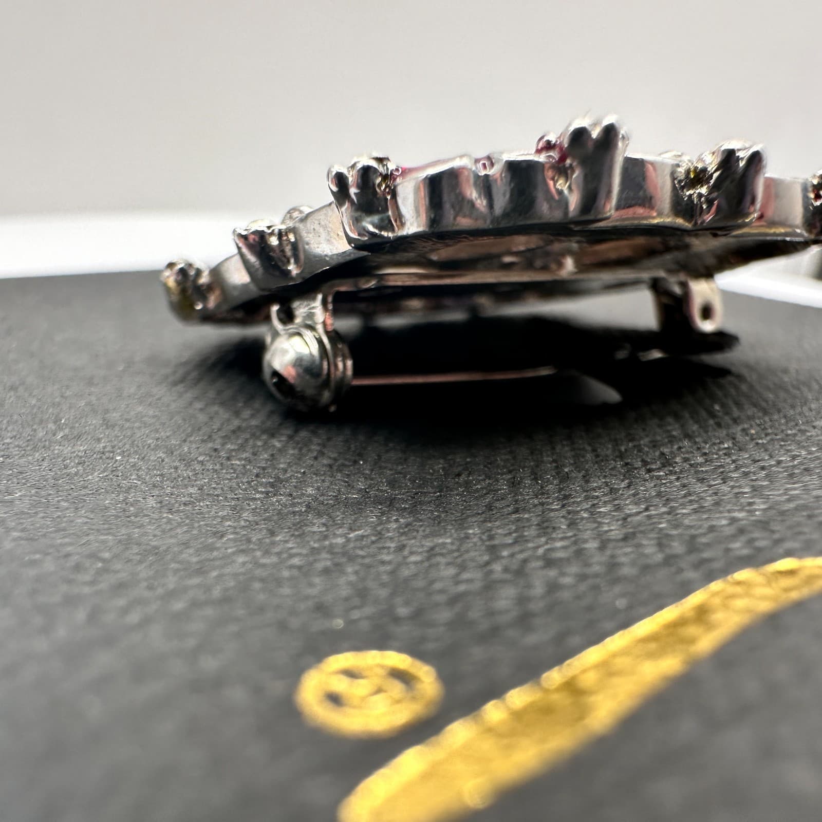 Vintage 90s Y2K Cookie Lee Red Enamel Picture Frame Silver Tone Brooch Pin - Thumbnail 4