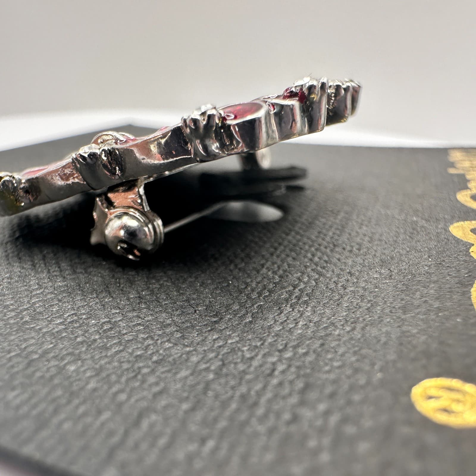 Vintage 90s Y2K Cookie Lee Red Enamel Picture Frame Silver Tone Brooch Pin - Thumbnail 6