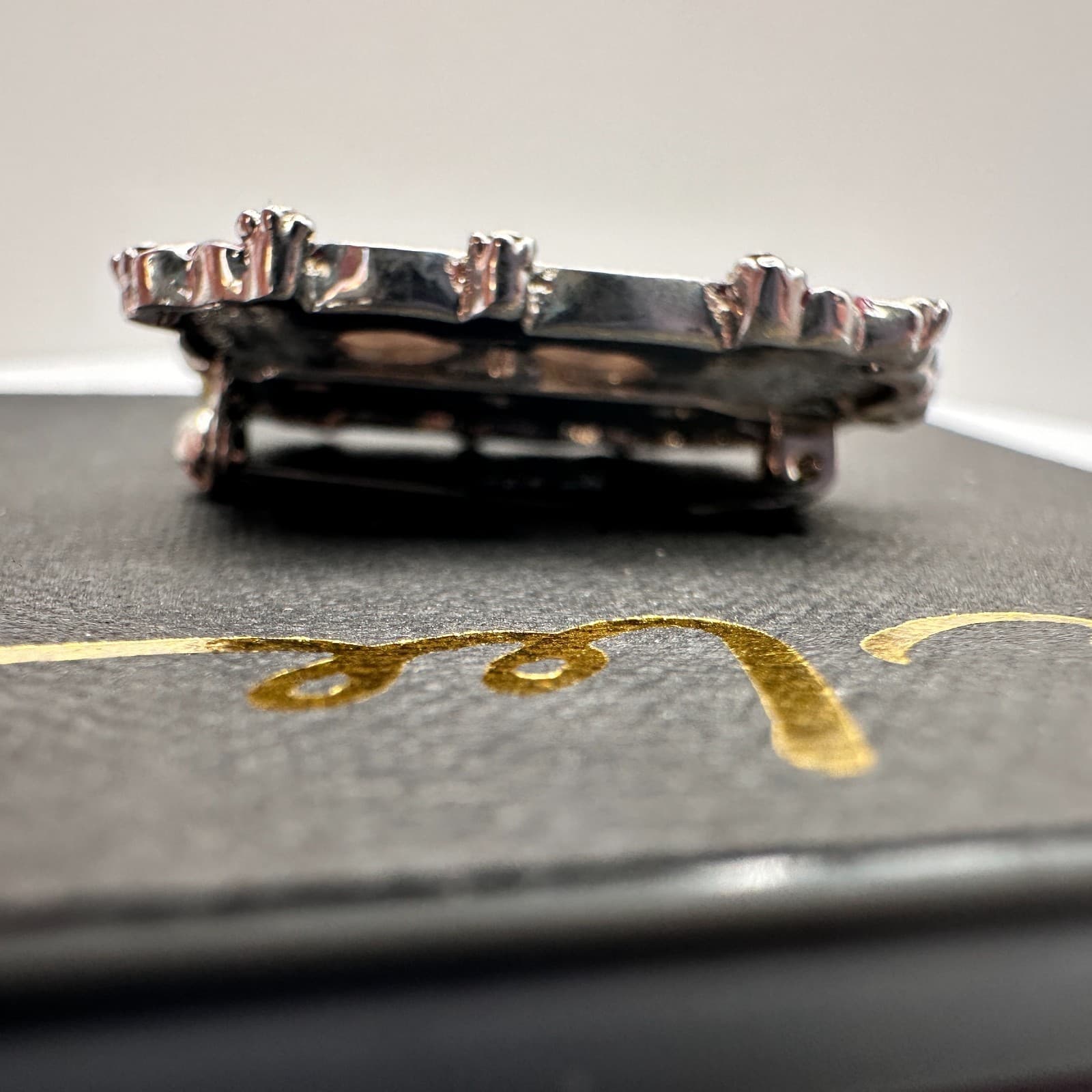 Vintage 90s Y2K Cookie Lee Red Enamel Picture Frame Silver Tone Brooch Pin - Thumbnail 7