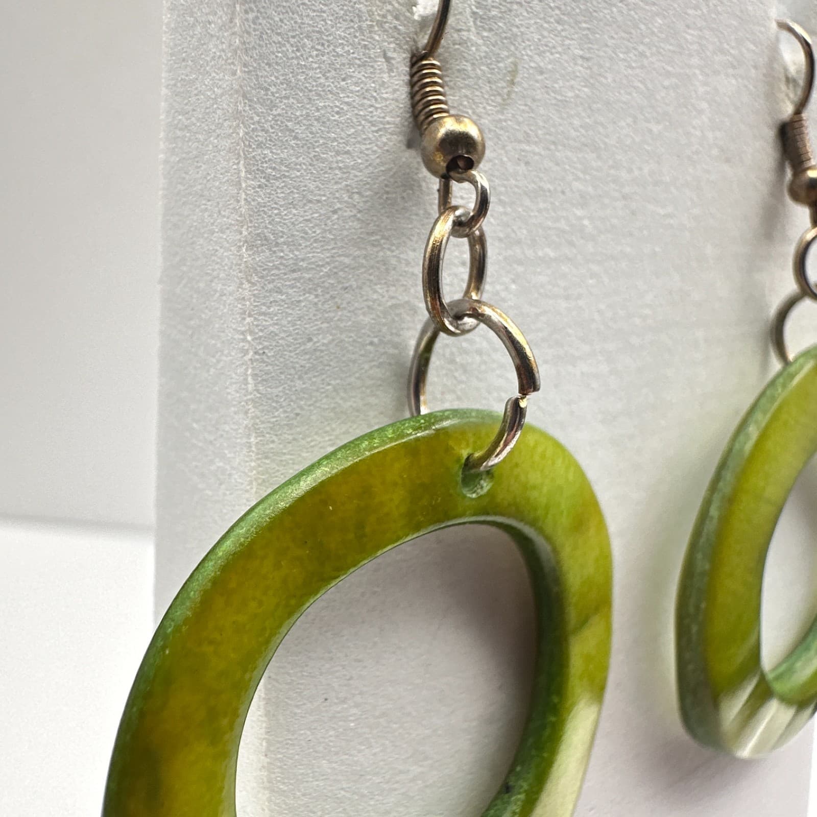 Vintage 90s Lime Green Resin Hoop Drop Earrings Boho Retro Minimalist Jewelry - Thumbnail 4