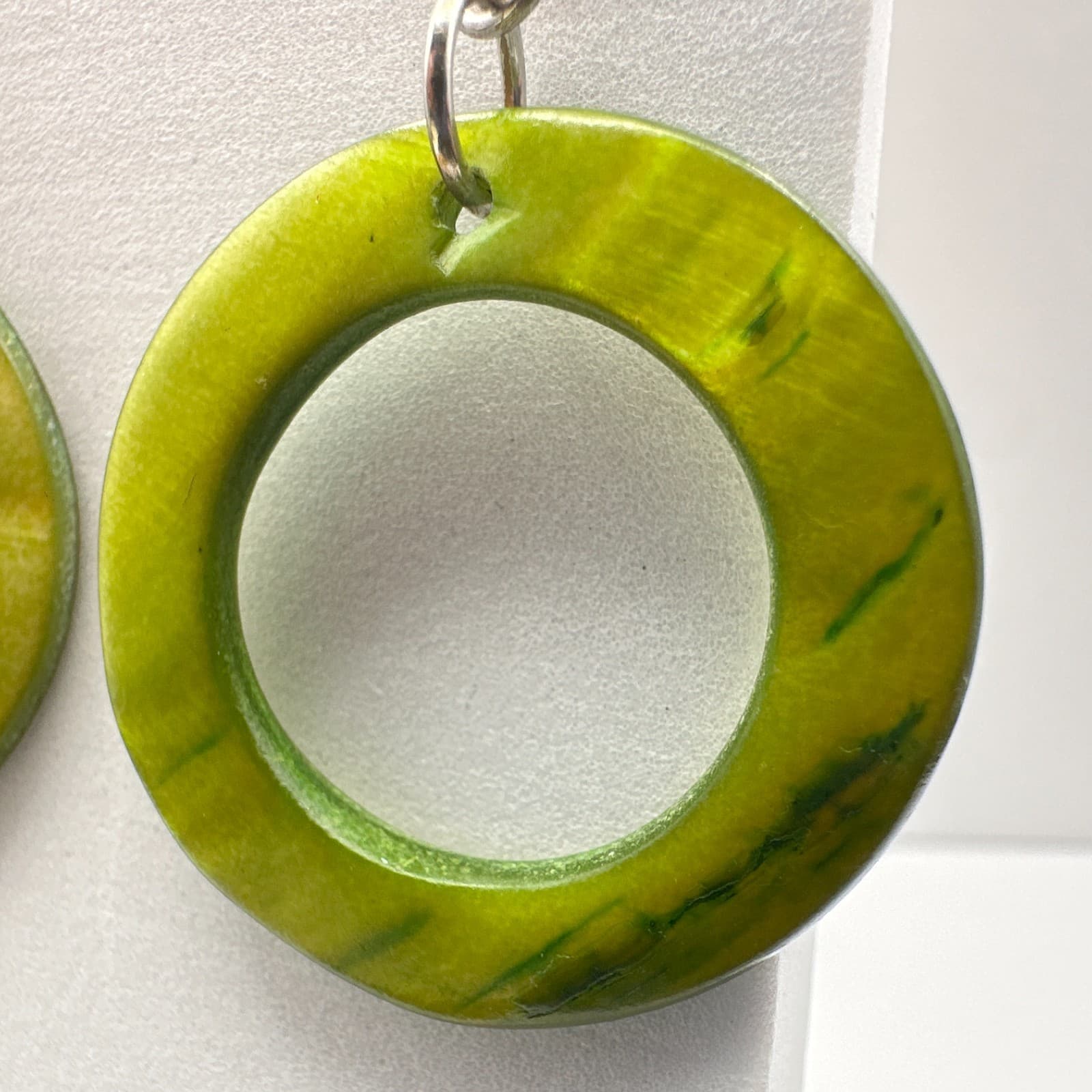Vintage 90s Lime Green Resin Hoop Drop Earrings Boho Retro Minimalist Jewelry - Thumbnail 6