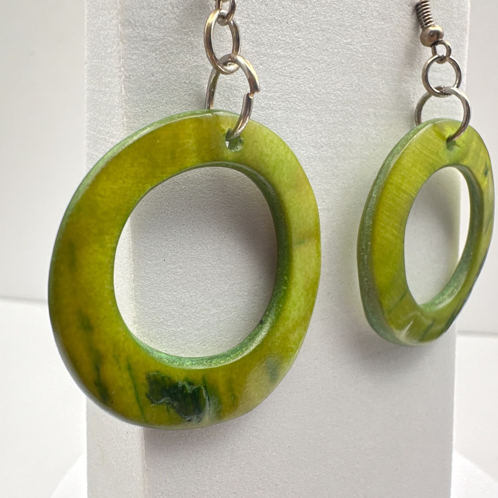 Vintage 90s Lime Green Resin Hoop Drop Earrings Boho Retro Minimalist Jewelry - Thumbnail 2
