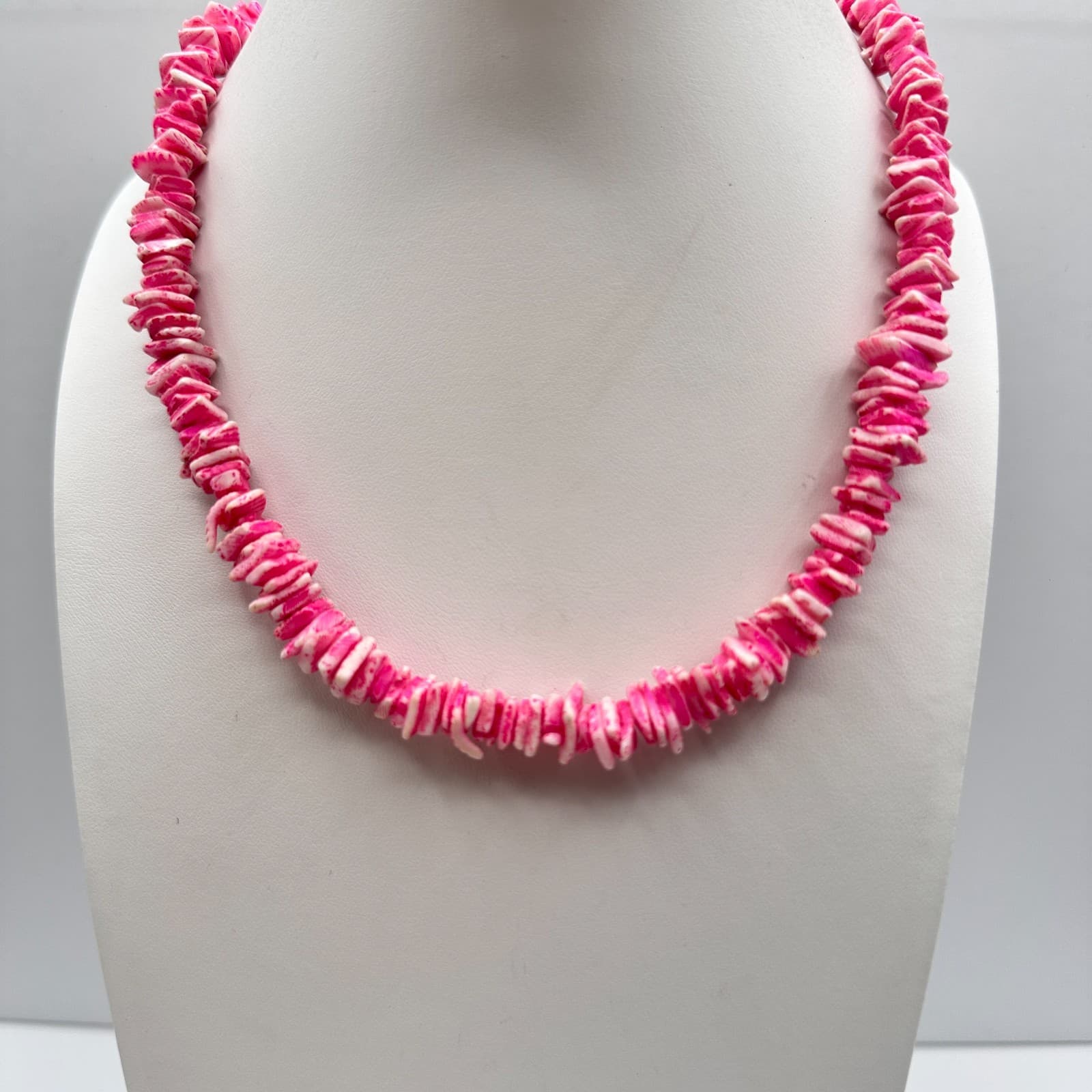 Vintage 80s Pink & White Natural Shell Chip Bead Choker Necklace Beach Jewelry - Image 1