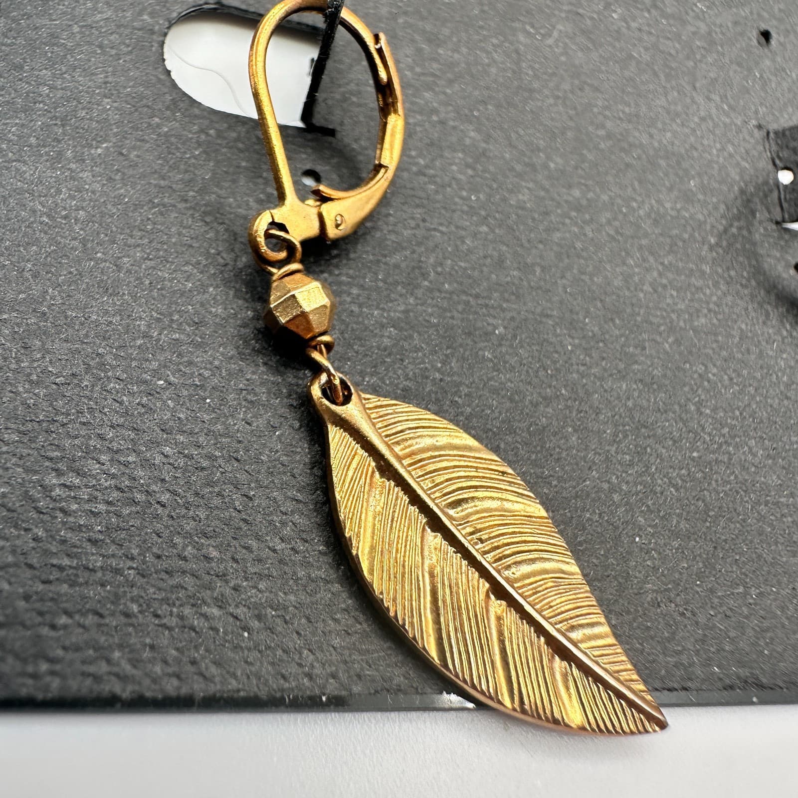 Vintage 90s Cookie Lee Gold Tone Feather Dangle Earrings Boho Style Jewelry - Thumbnail 4