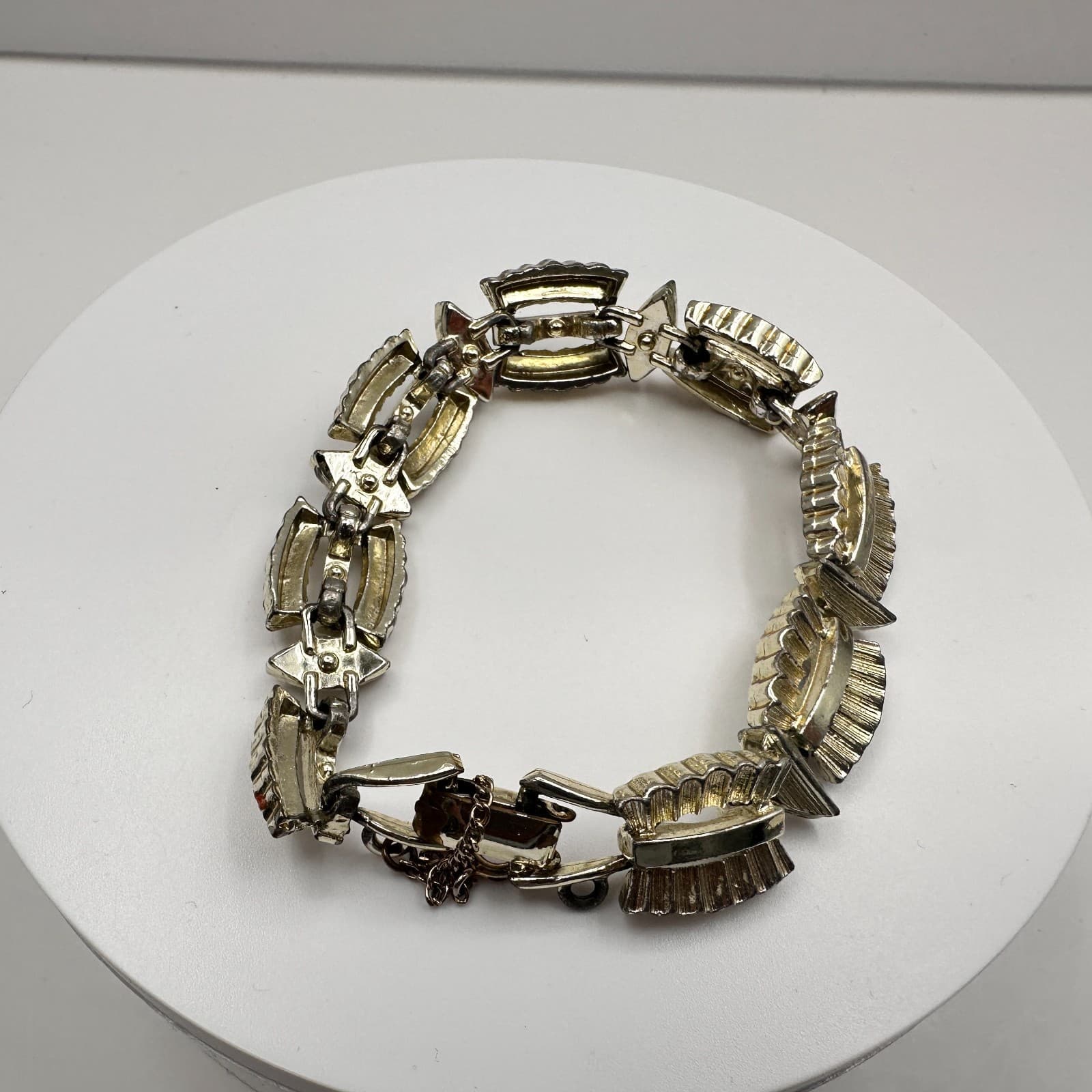 Vintage 80s Textured Scalloped Link Bracelet Gold Tone Safety Chain Jewelry - Thumbnail 6