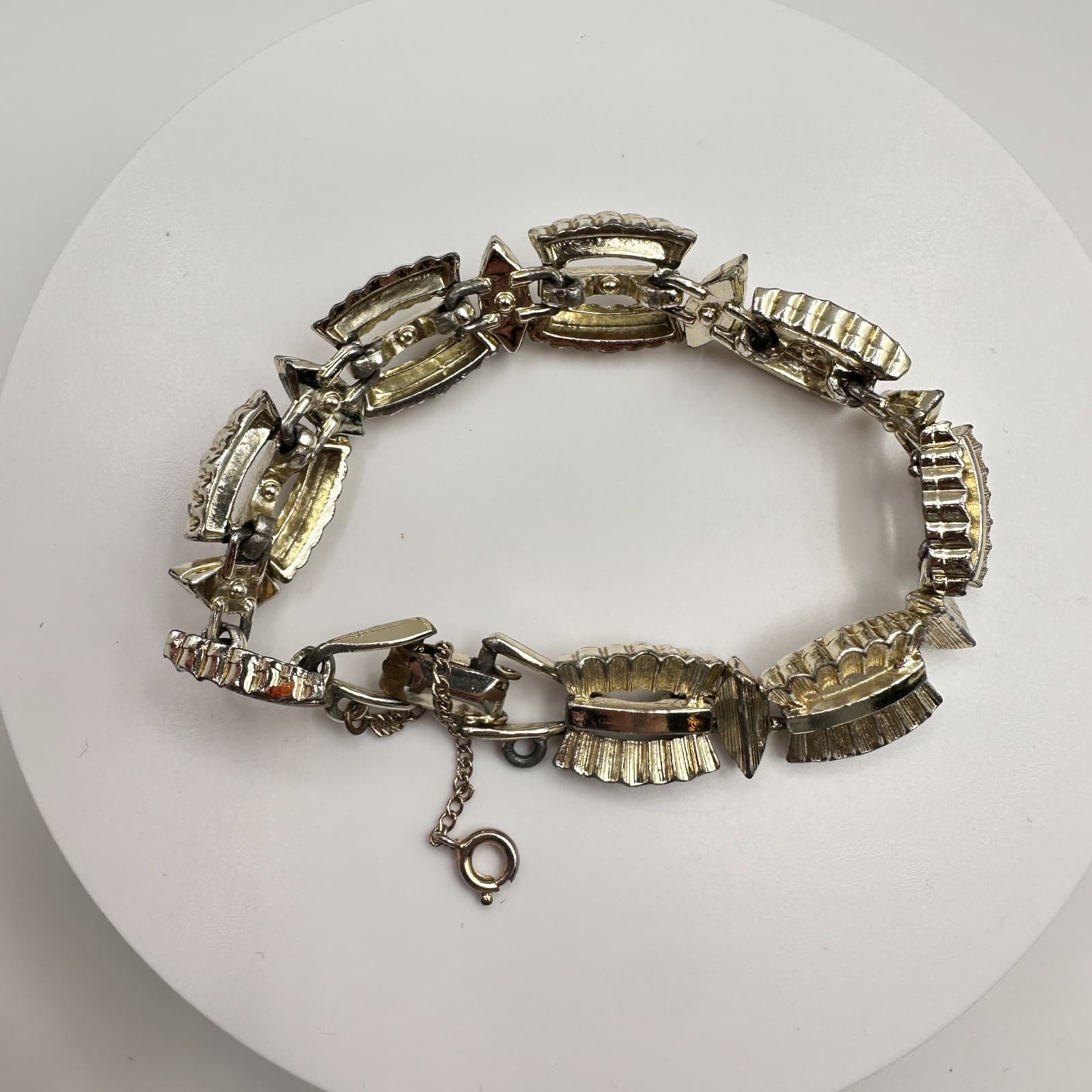 Vintage 80s Textured Scalloped Link Bracelet Gold Tone Safety Chain Jewelry - Image 1