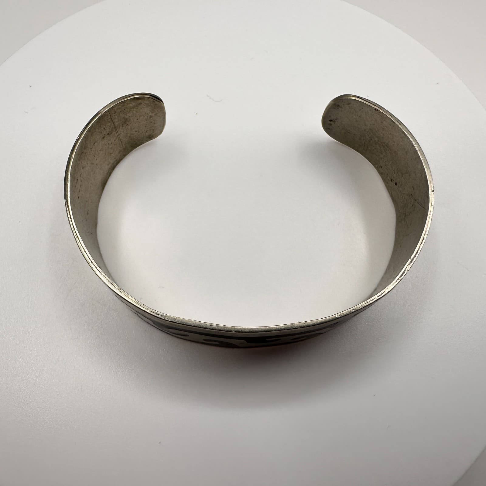 Vintage 90s Silver Tone Black Enamel Wave Inlay Cuff Bracelet Tribal Minimalist - Thumbnail 6