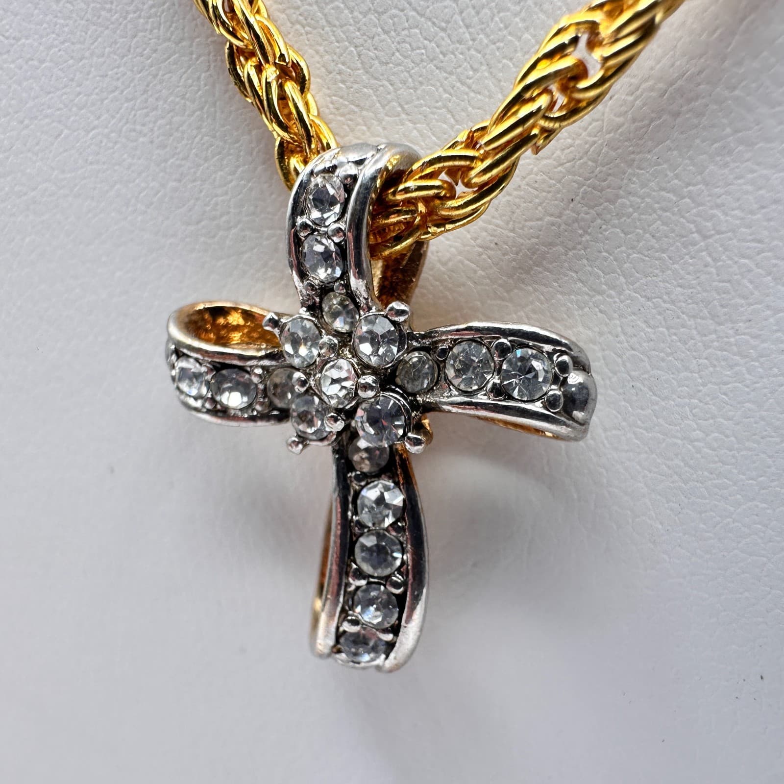 Vintage 90s Gold Tone Rope Chain Necklace Clear Rhinestone Ribbon Cross Pendant - Thumbnail 5