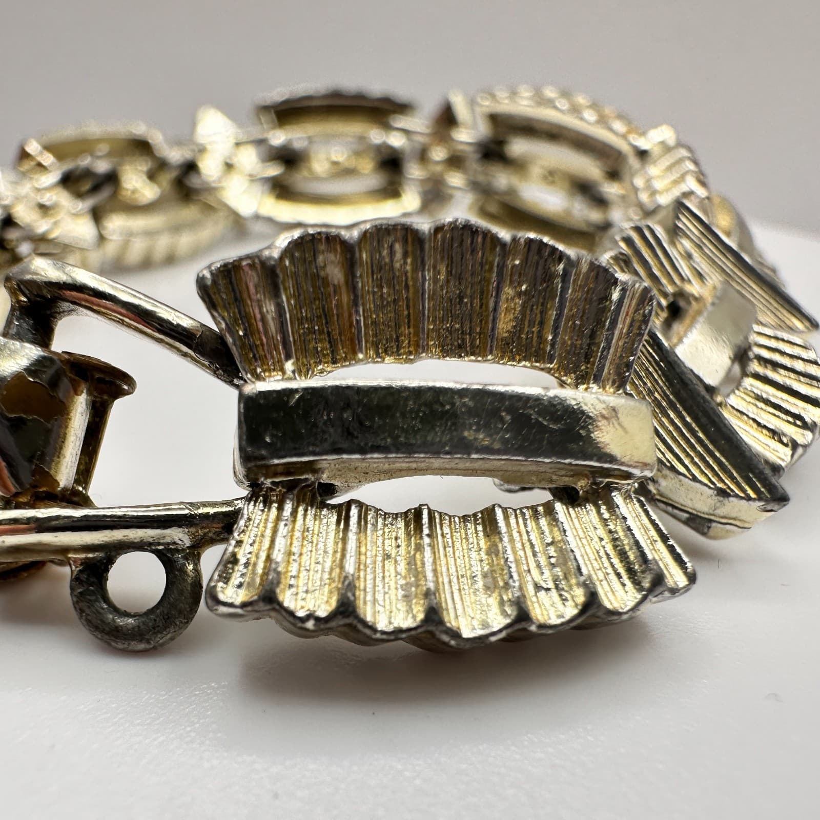 Vintage 80s Textured Scalloped Link Bracelet Gold Tone Safety Chain Jewelry - Thumbnail 3