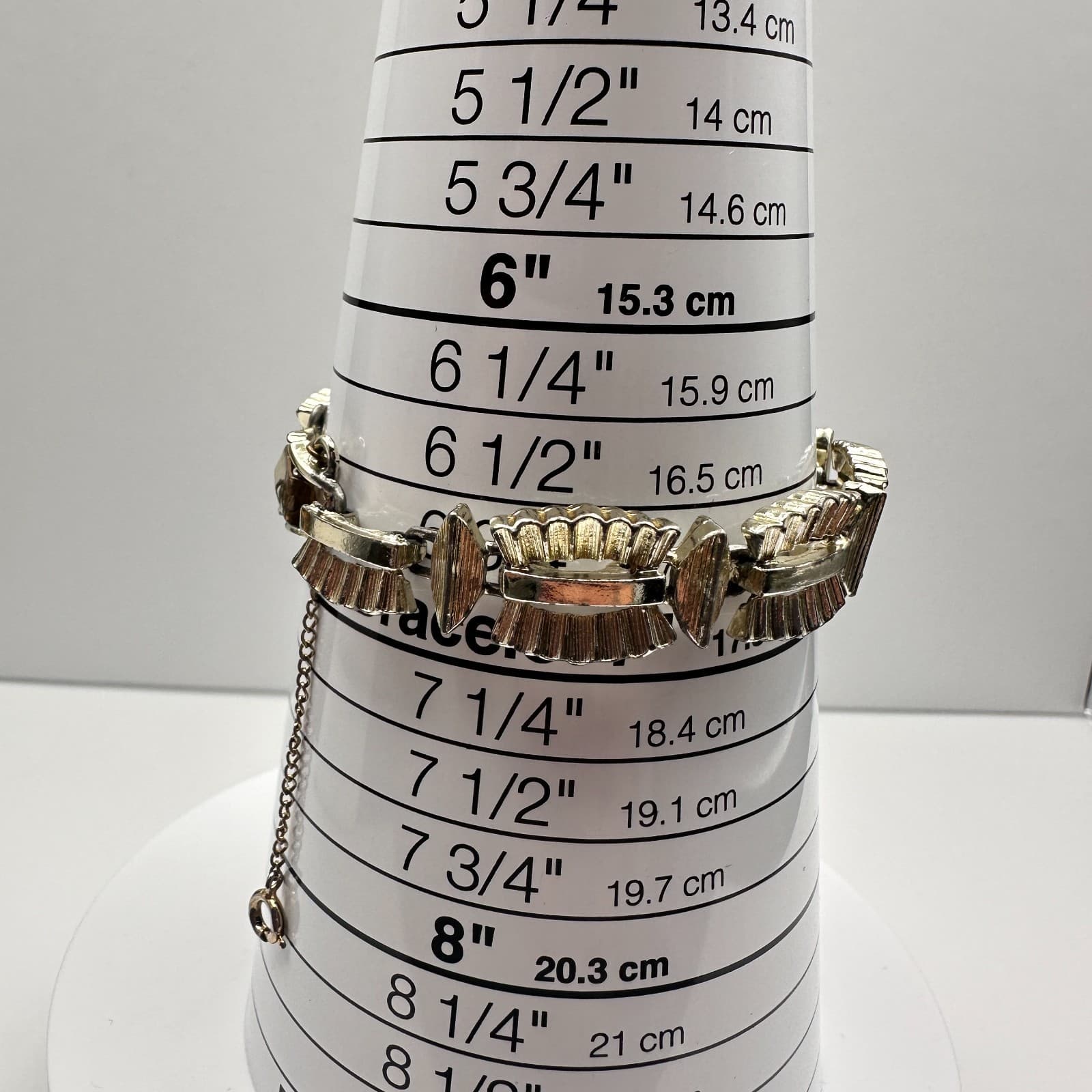 Vintage 80s Textured Scalloped Link Bracelet Gold Tone Safety Chain Jewelry - Thumbnail 13