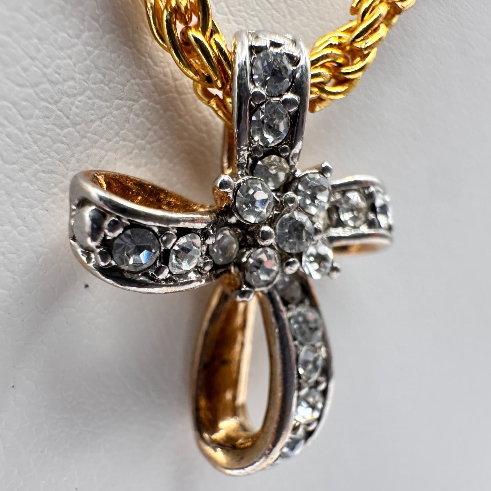 Vintage 90s Gold Tone Rope Chain Necklace Clear Rhinestone Ribbon Cross Pendant - Thumbnail 6