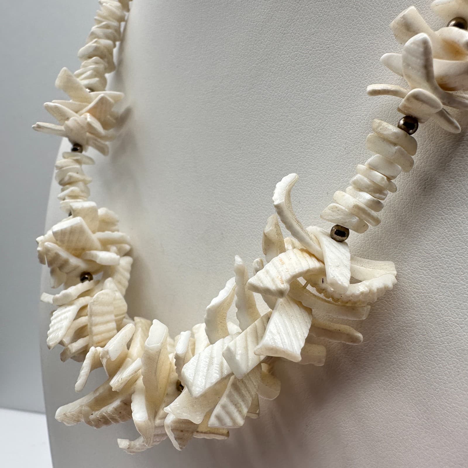 Vintage 90s Carved White Shell Statement Necklace with Gold-Tone Accents Jewelry - Thumbnail 7