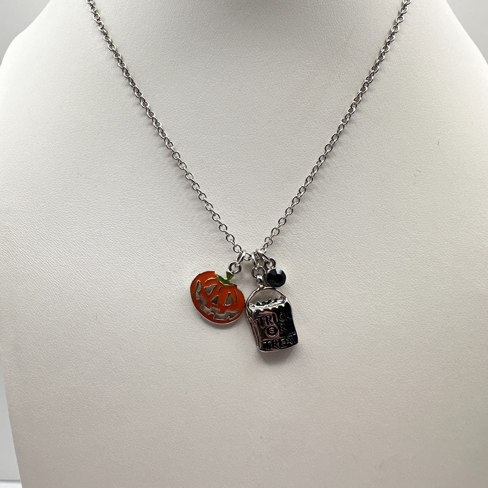 Vintage 80s Cookie Lee Halloween Pumpkin & Treat Bag Charm Necklace Jewelry - Image 1
