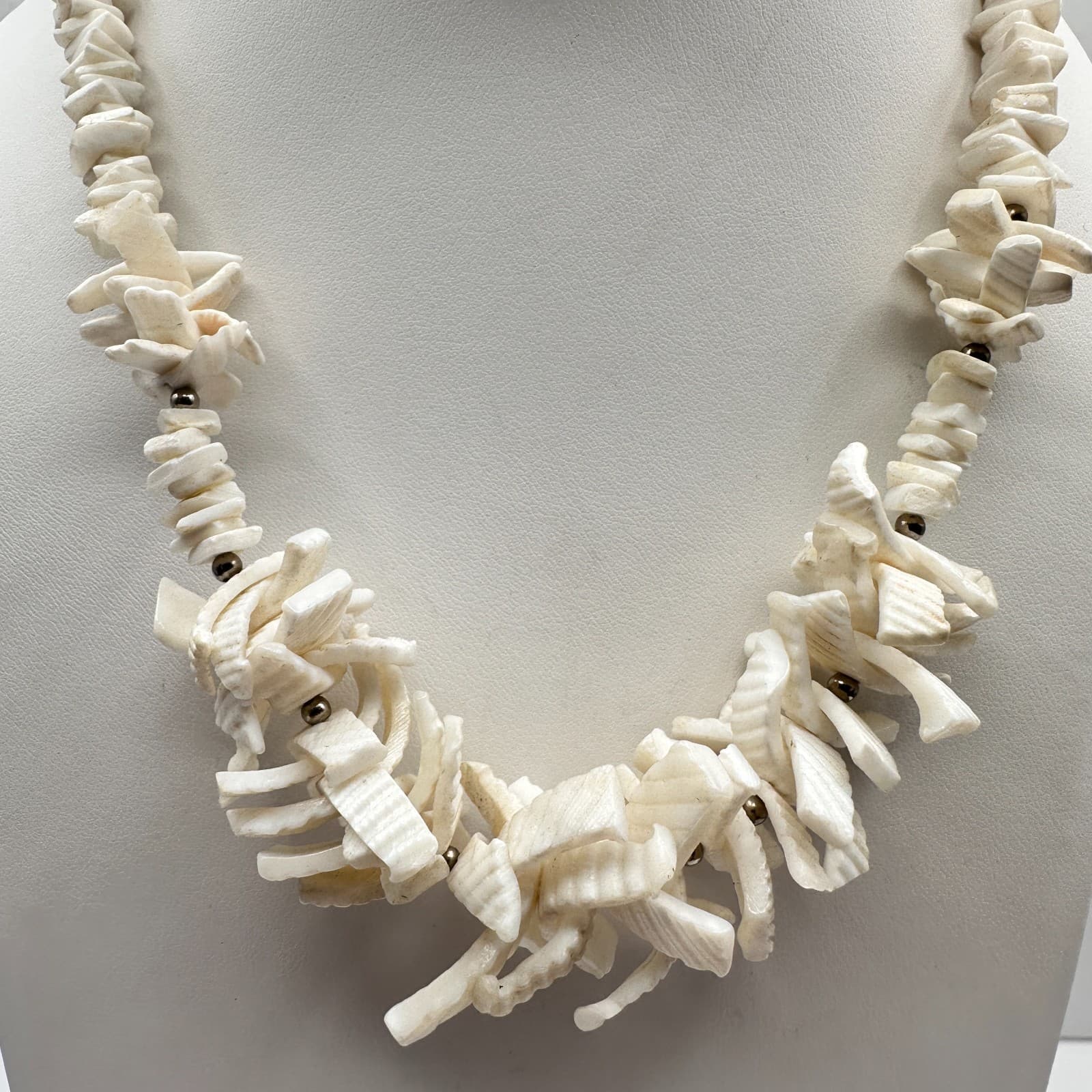 Vintage 90s Carved White Shell Statement Necklace with Gold-Tone Accents Jewelry - Thumbnail 9