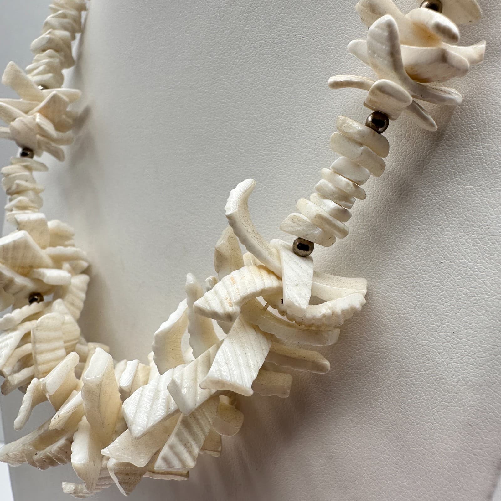 Vintage 90s Carved White Shell Statement Necklace with Gold-Tone Accents Jewelry - Thumbnail 8
