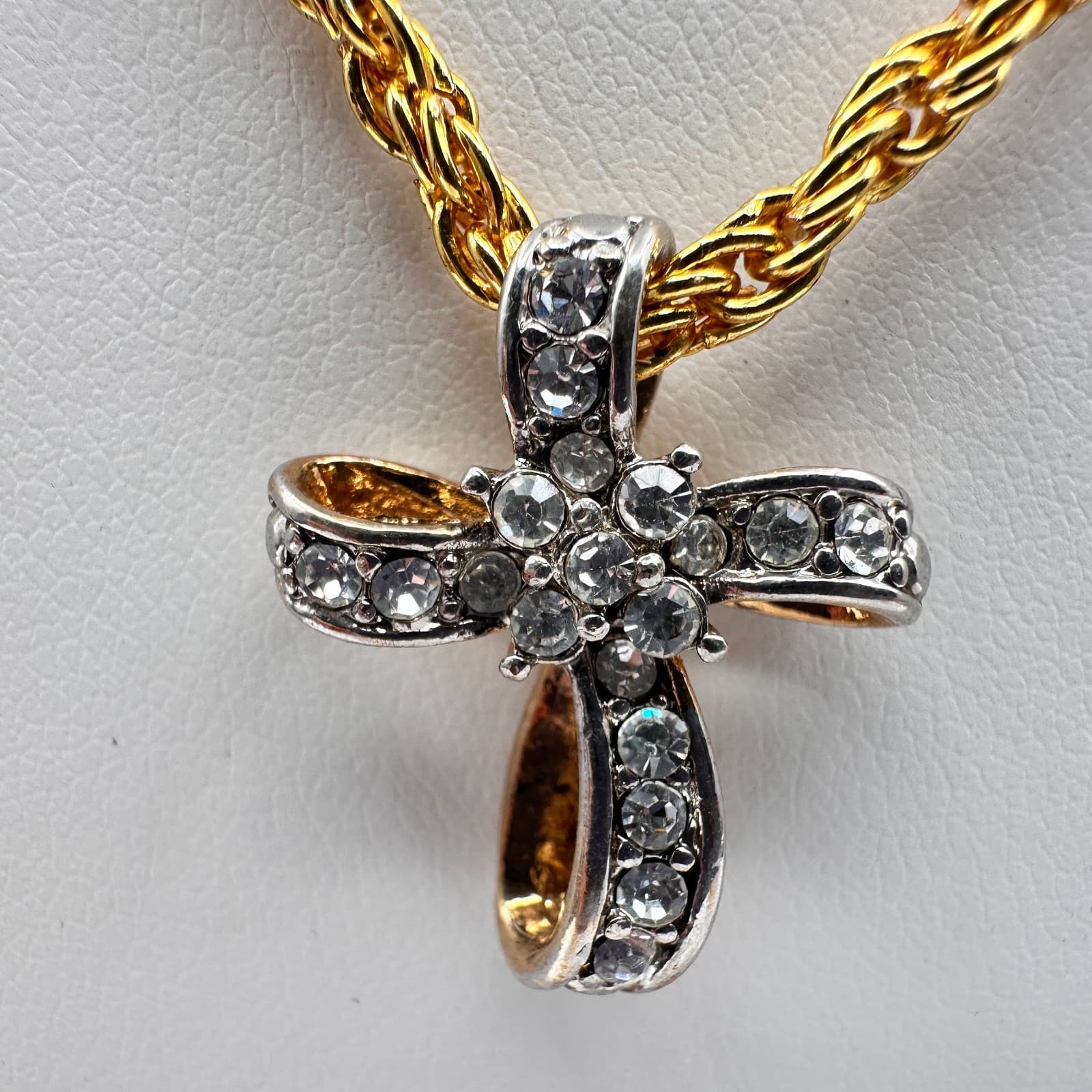 Vintage 90s Gold Tone Rope Chain Necklace Clear Rhinestone Ribbon Cross Pendant - Thumbnail 3