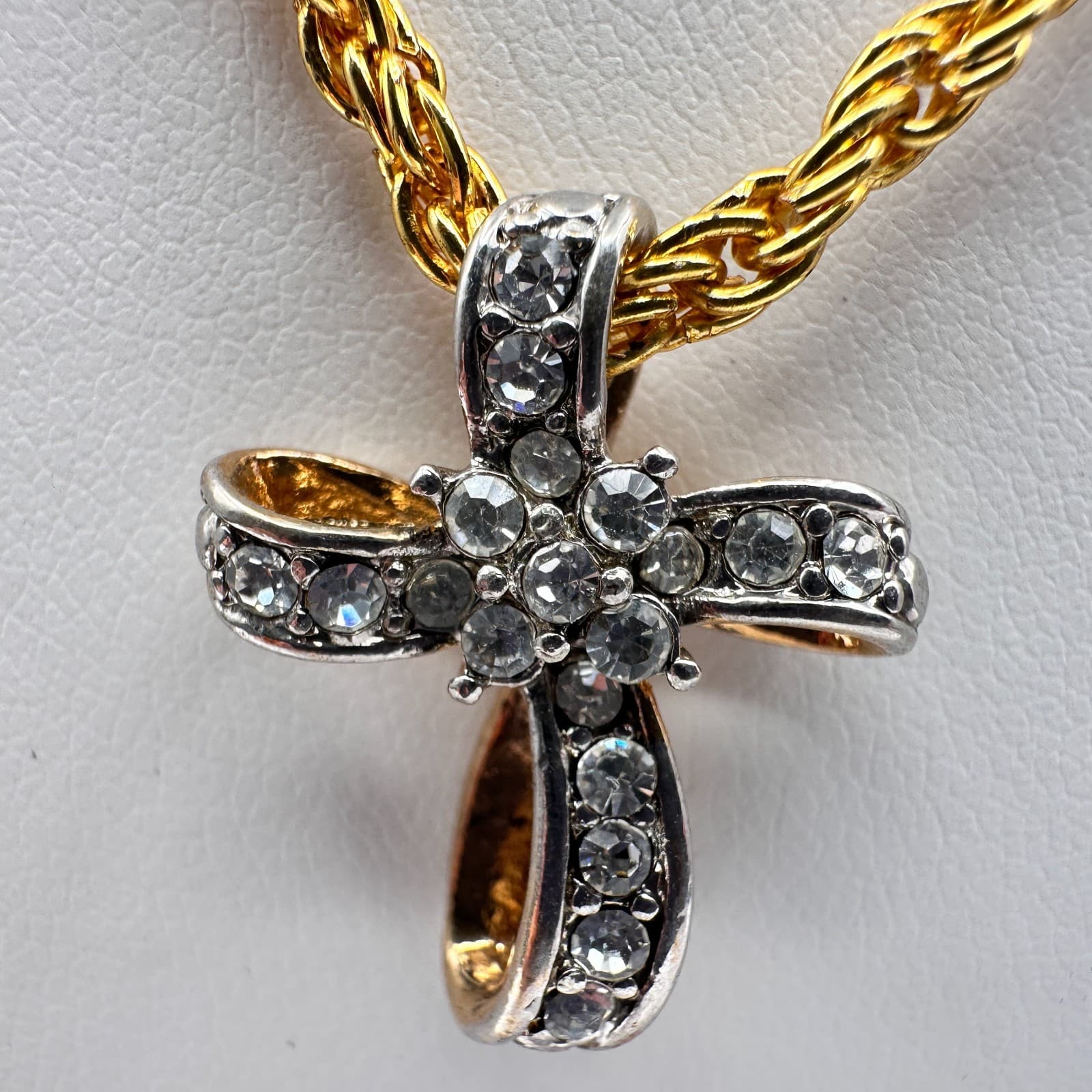 Vintage 90s Gold Tone Rope Chain Necklace Clear Rhinestone Ribbon Cross Pendant - Thumbnail 9