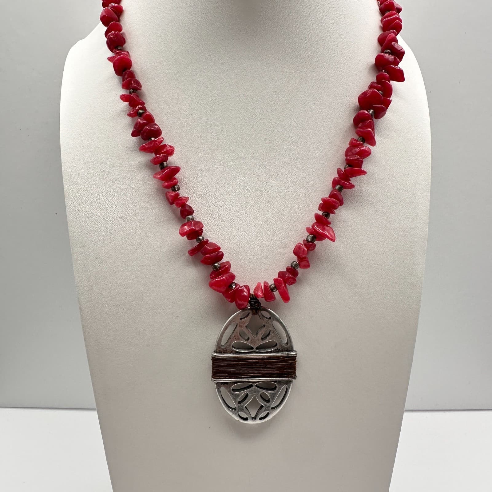 Vintage 90s Boho Creek Necklace Red Stone Chips Beads Silver Tone Pendant - Thumbnail 3