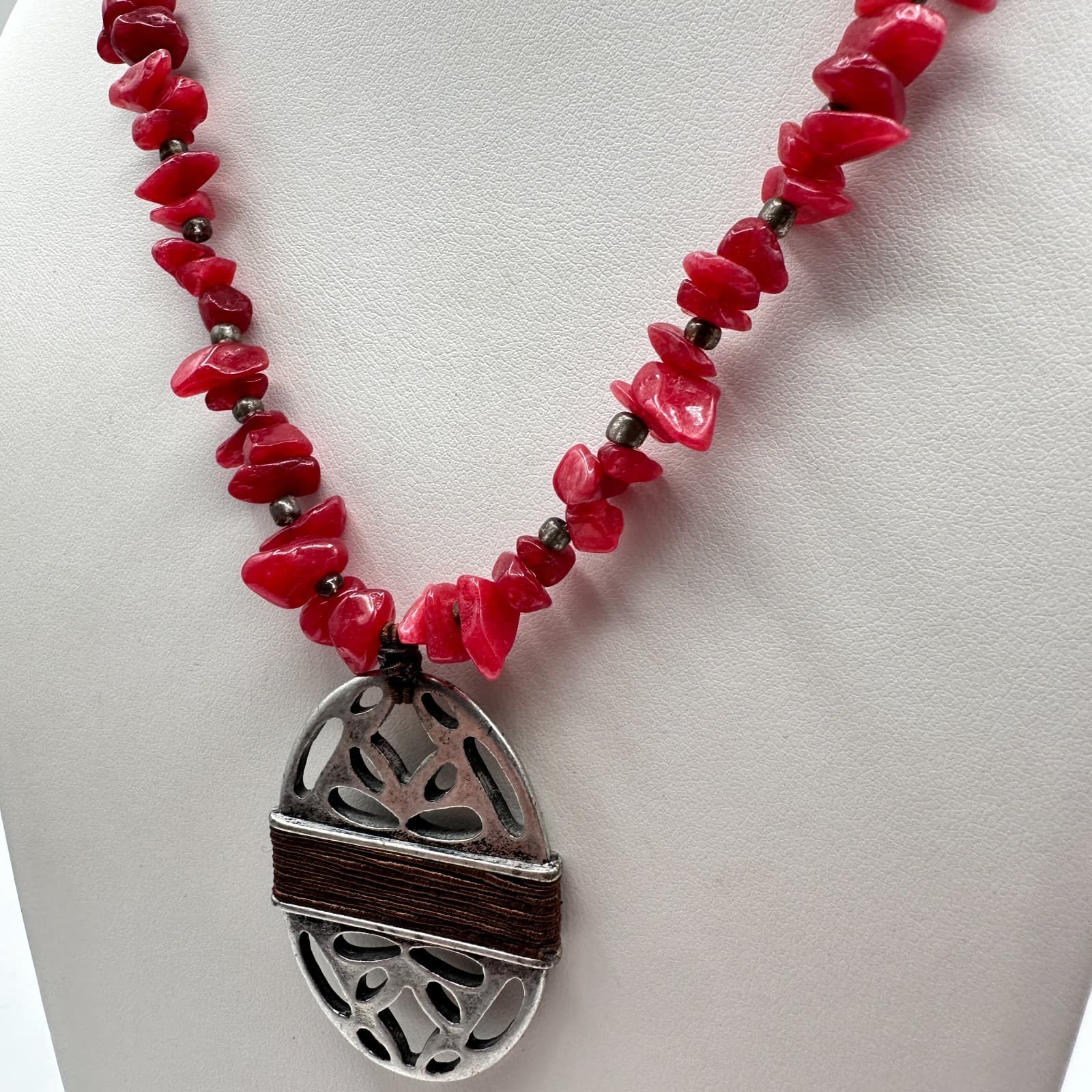 Vintage 90s Boho Creek Necklace Red Stone Chips Beads Silver Tone Pendant - Thumbnail 7