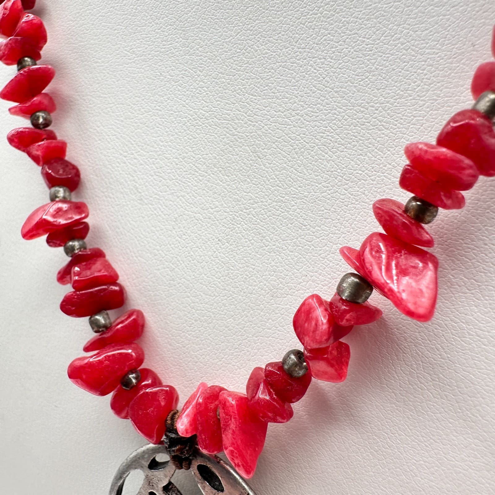 Vintage 90s Boho Creek Necklace Red Stone Chips Beads Silver Tone Pendant - Thumbnail 9