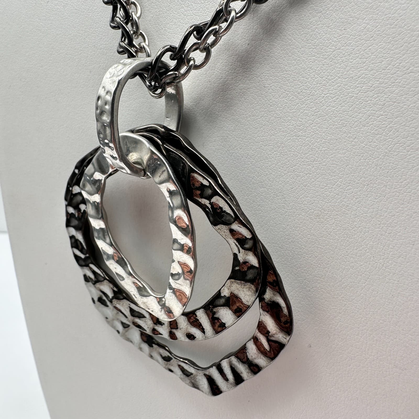 Vintage 90s Silver Tone Hammered Multi Ring Pendant Necklace Double Link Chain - Thumbnail 9