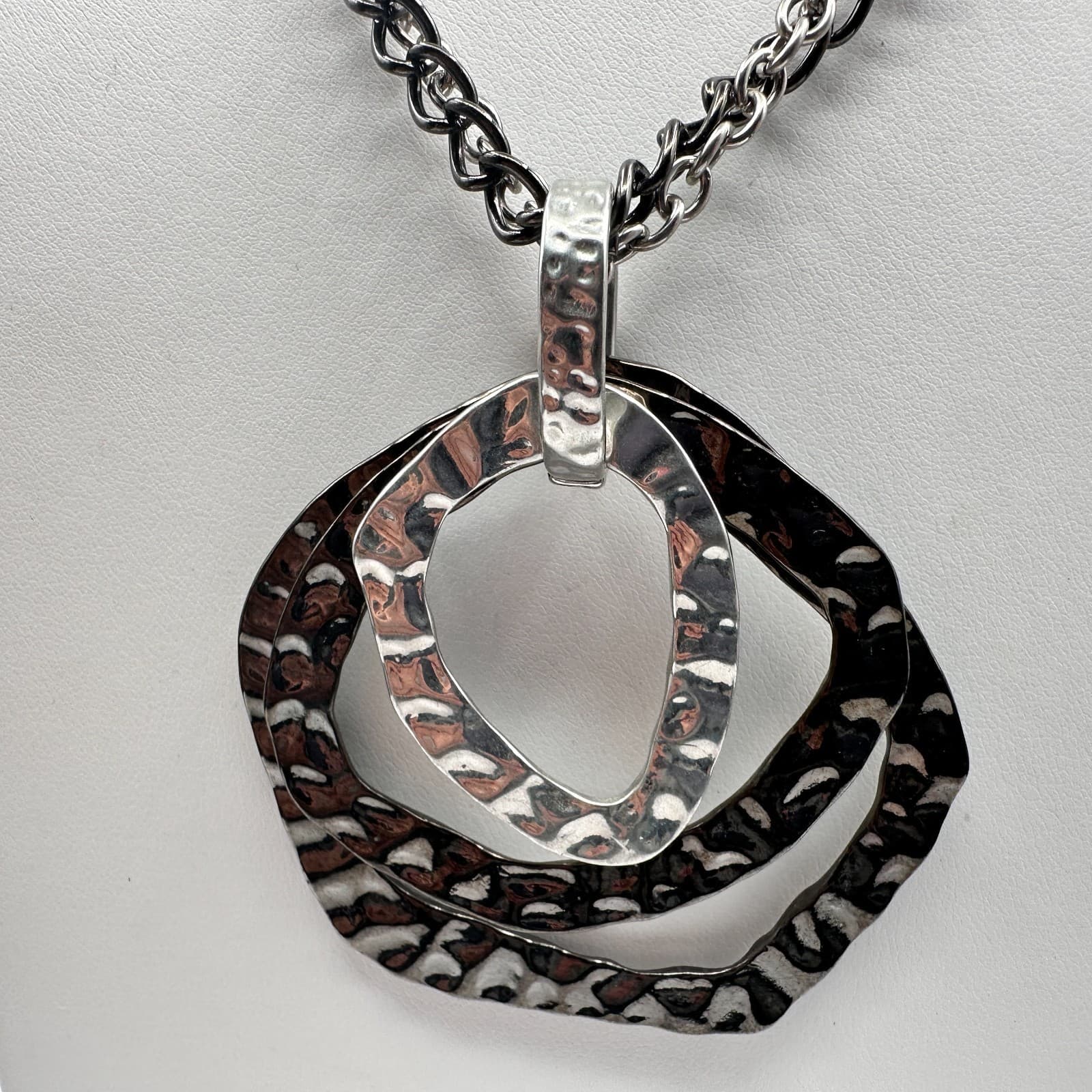 Vintage 90s Silver Tone Hammered Multi Ring Pendant Necklace Double Link Chain - Thumbnail 3