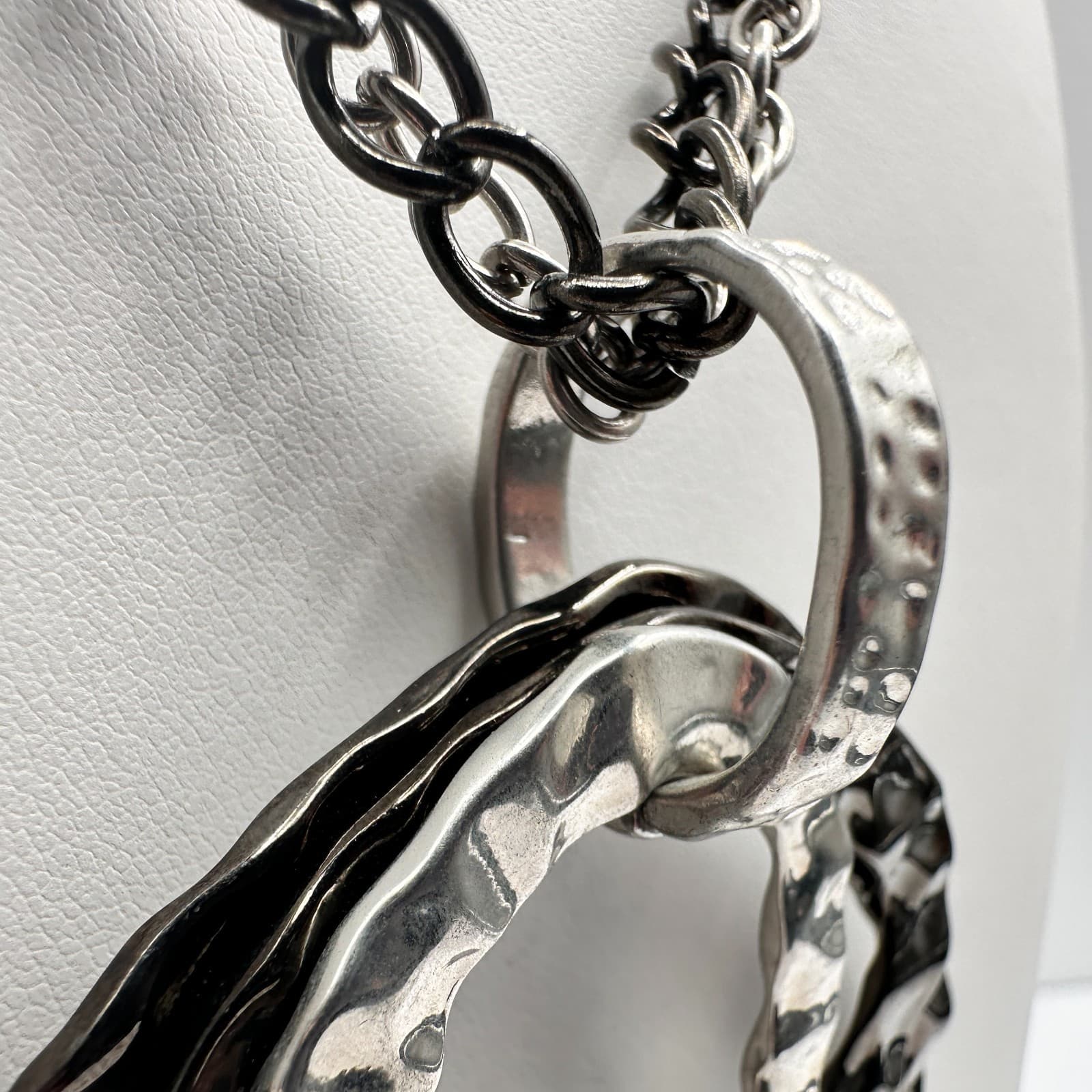 Vintage 90s Silver Tone Hammered Multi Ring Pendant Necklace Double Link Chain - Thumbnail 5