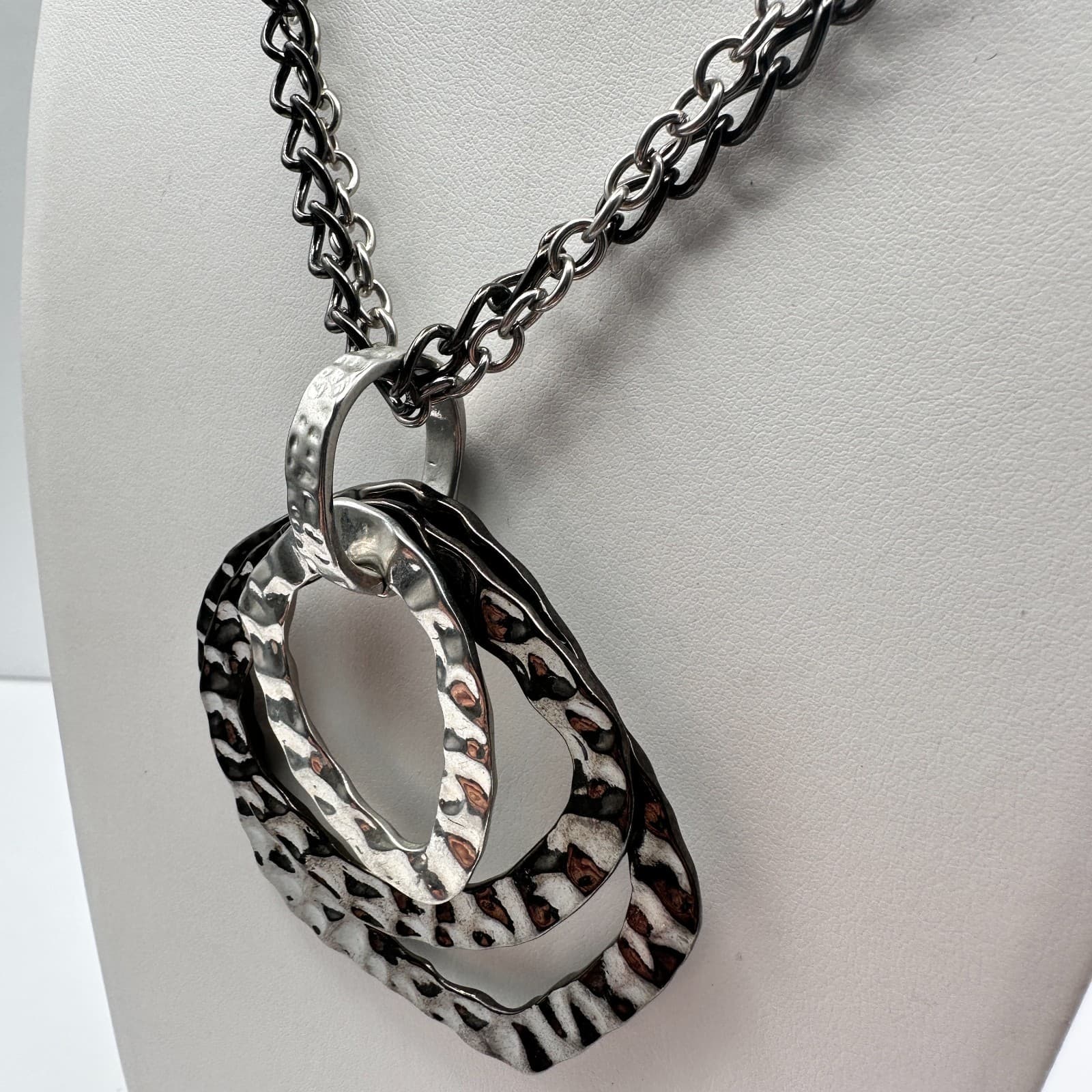 Vintage 90s Silver Tone Hammered Multi Ring Pendant Necklace Double Link Chain - Thumbnail 8