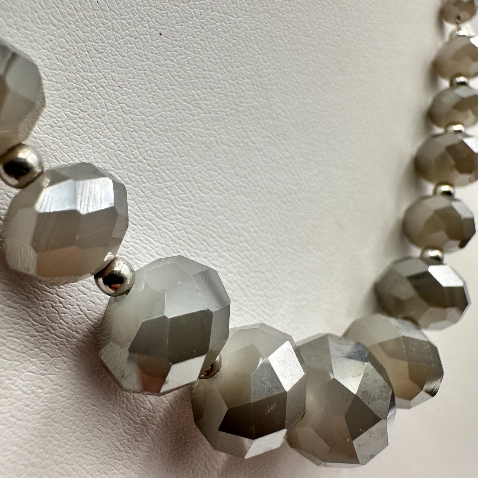 Vintage 90s Graduated Silver Grey Faceted Bead Necklace Choker Jewelry - Thumbnail 5