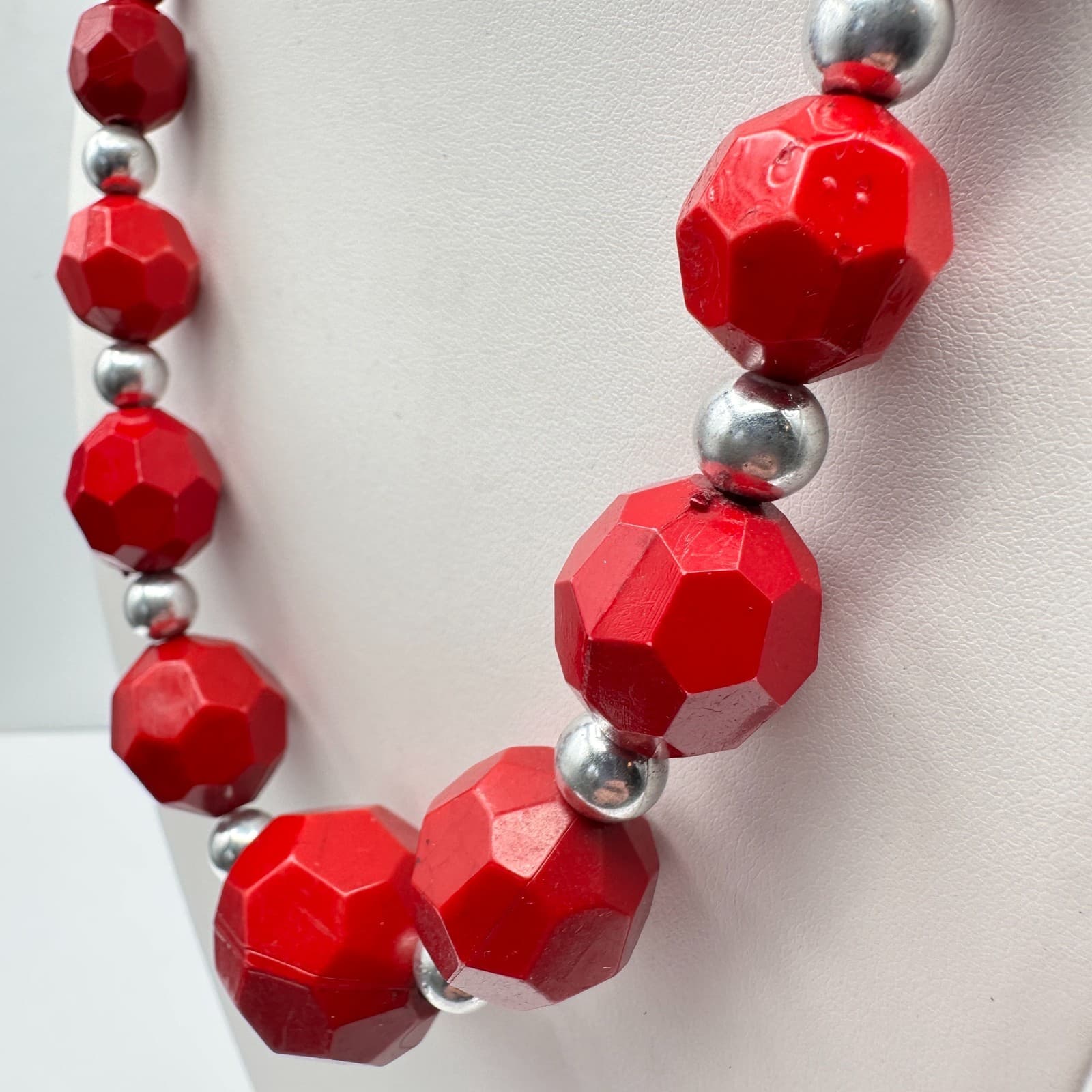 Vintage 80s Bold Red Faceted Bead Statement Necklace Classic Women's Jewelry - Thumbnail 5