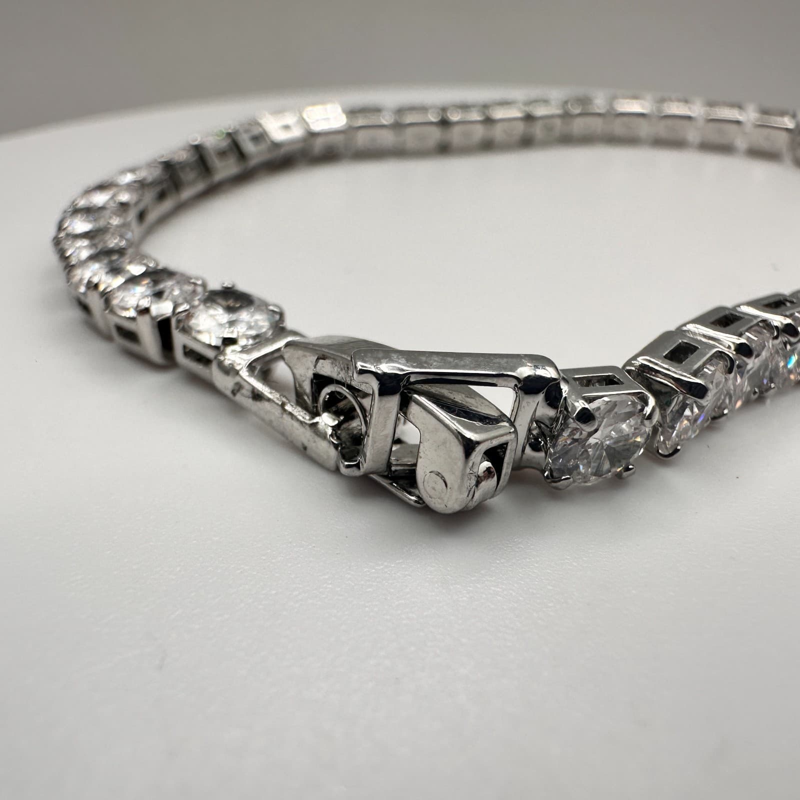 Vintage 90s Silver Tone Tennis Bracelet Brilliant Round Clear Glass Jewelry - Thumbnail 7