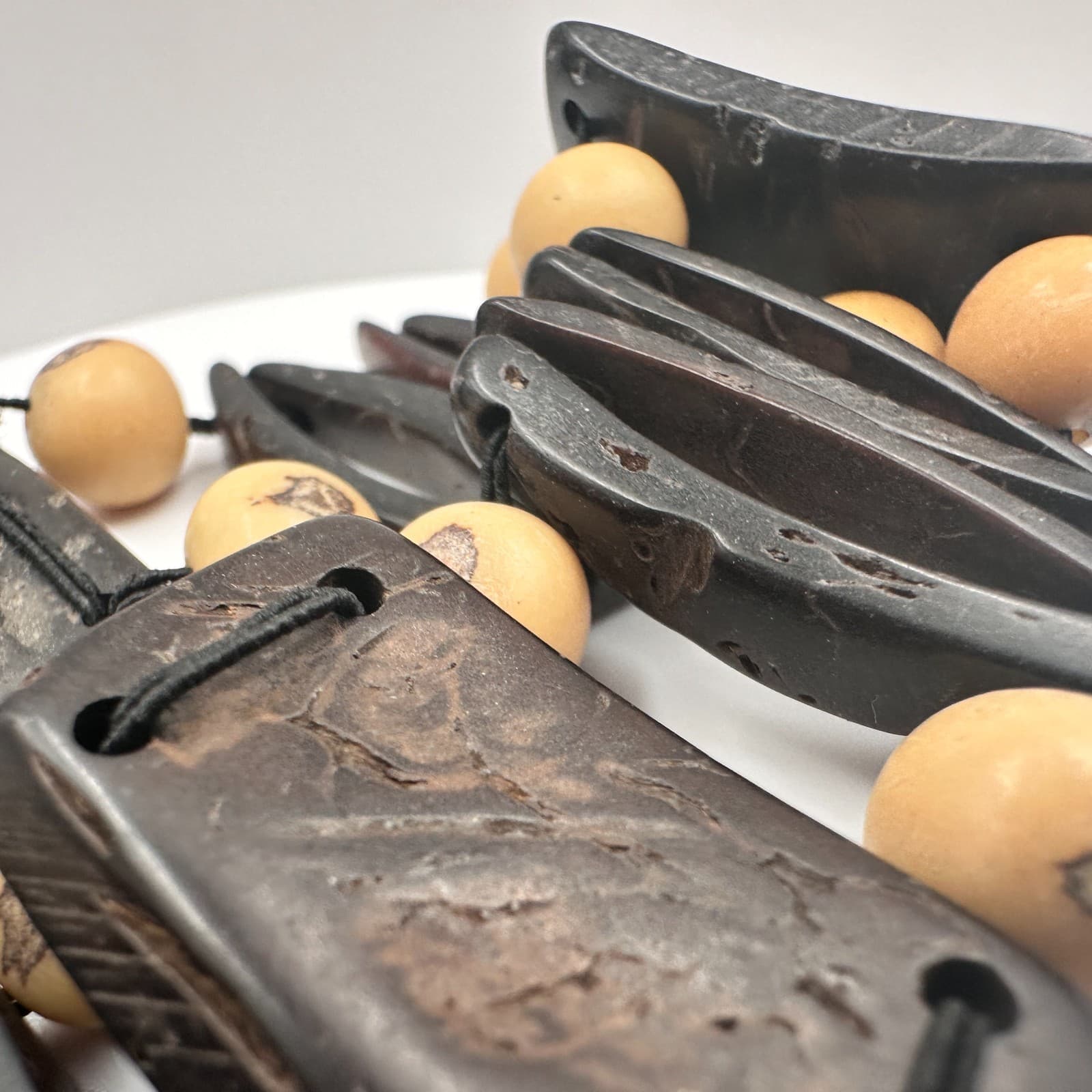 Vintage 80s 90s Chunky Black Coconut Shell & Tan Wood Bead Stretch Bracelet - Thumbnail 7