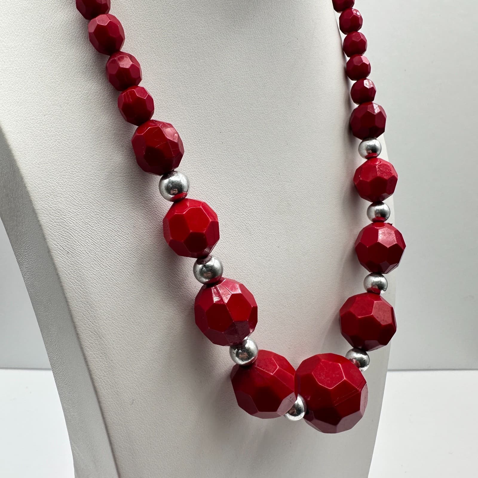 Vintage 80s Bold Red Faceted Bead Statement Necklace Classic Women's Jewelry - Thumbnail 3