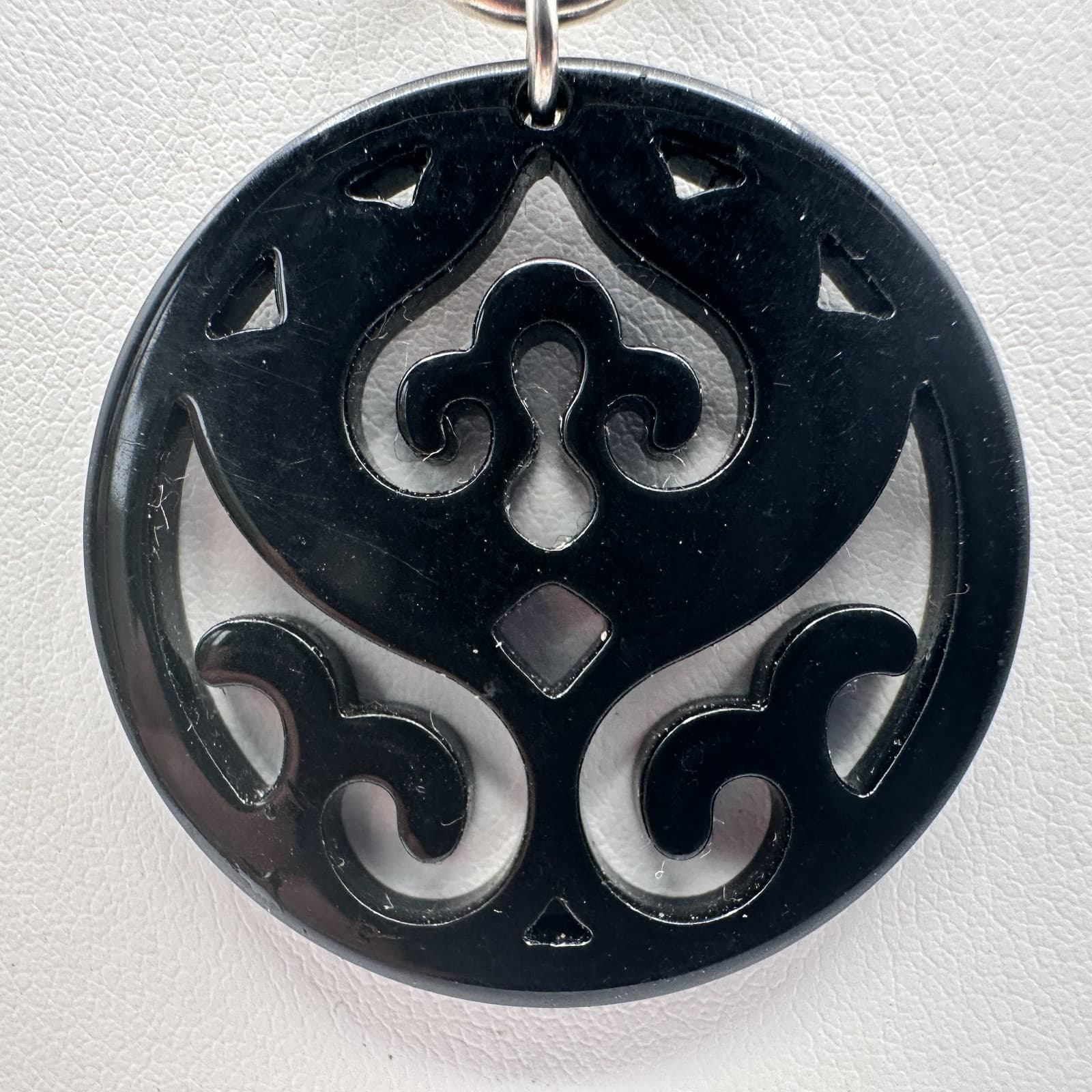 Vintage 80s Black & Silver-tone Cutout Scrollwork Round Pendant Necklace Jewelry - Thumbnail 3