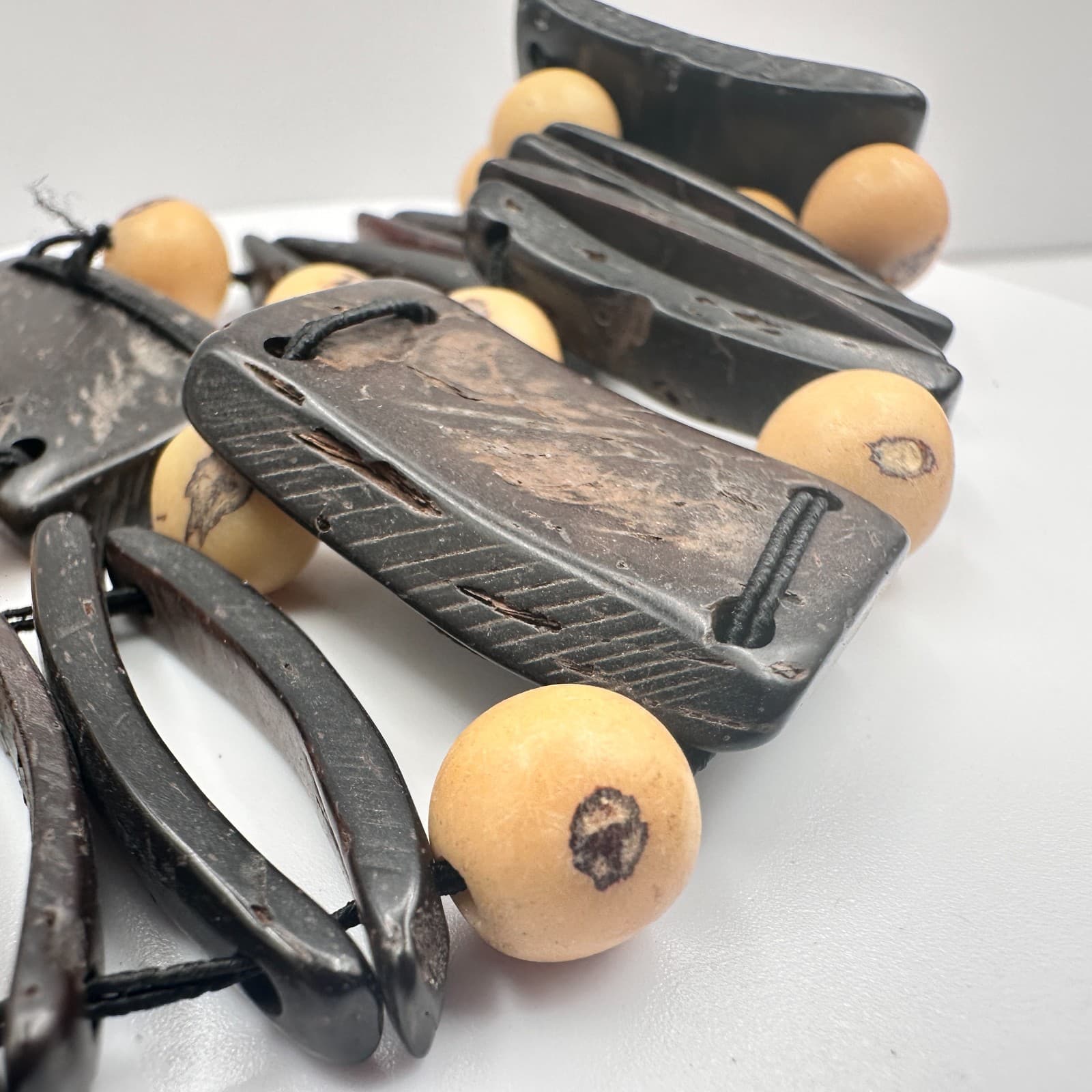 Vintage 80s 90s Chunky Black Coconut Shell & Tan Wood Bead Stretch Bracelet - Thumbnail 6