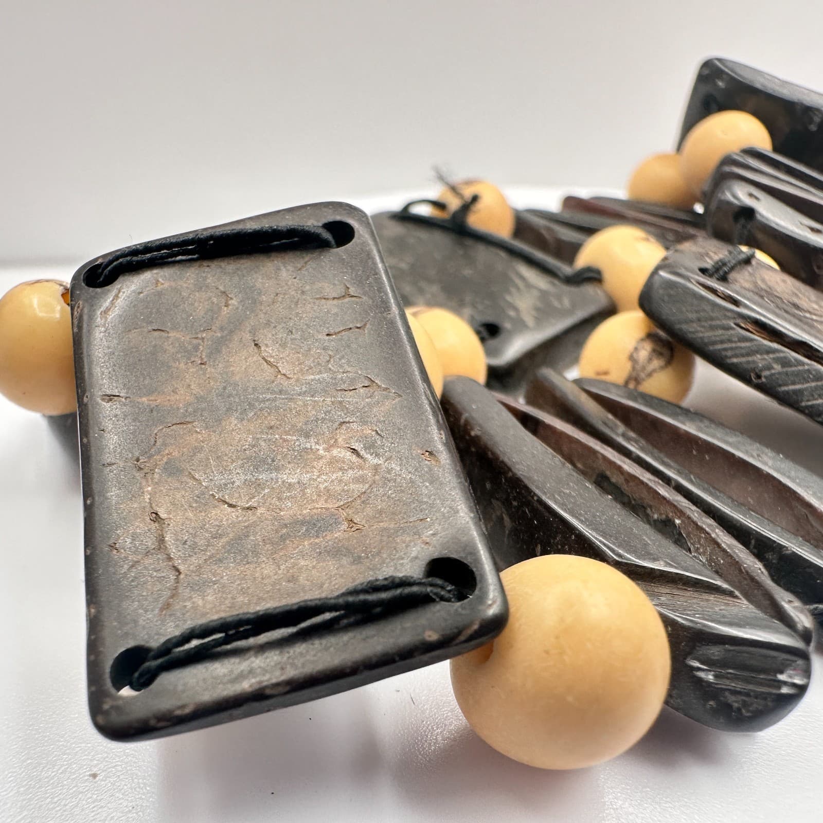 Vintage 80s 90s Chunky Black Coconut Shell & Tan Wood Bead Stretch Bracelet - Thumbnail 4