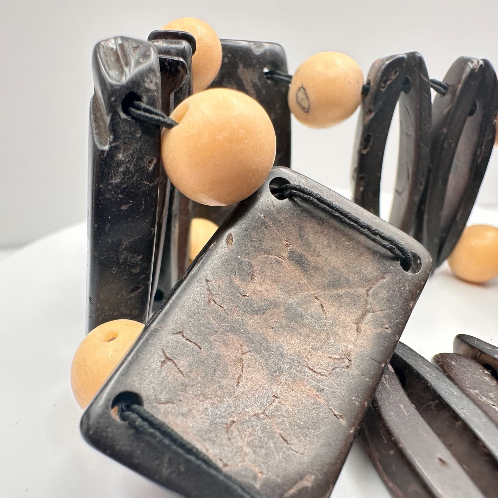 Vintage 80s 90s Chunky Black Coconut Shell & Tan Wood Bead Stretch Bracelet - Thumbnail 3