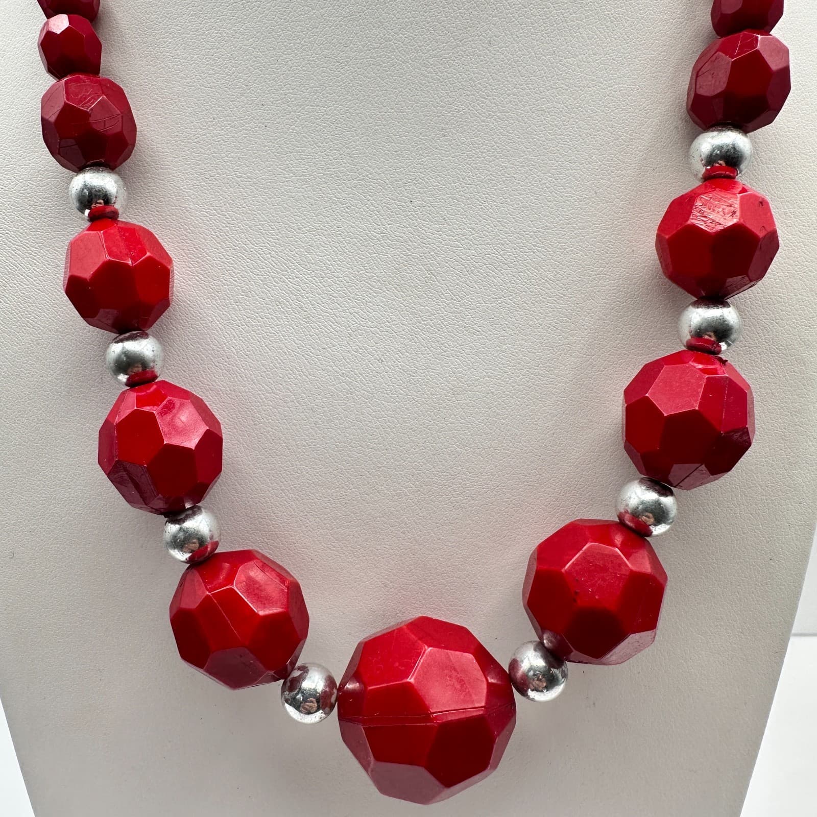 Vintage 80s Bold Red Faceted Bead Statement Necklace Classic Women's Jewelry - Thumbnail 2