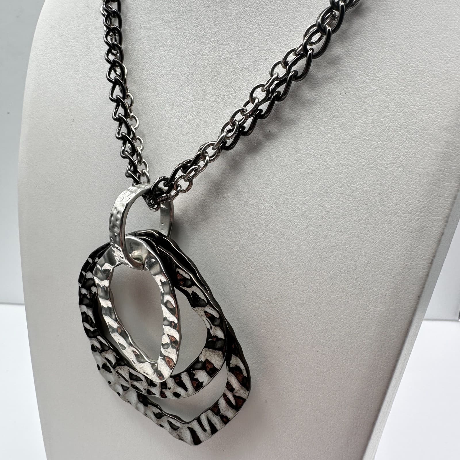 Vintage 90s Silver Tone Hammered Multi Ring Pendant Necklace Double Link Chain - Thumbnail 10