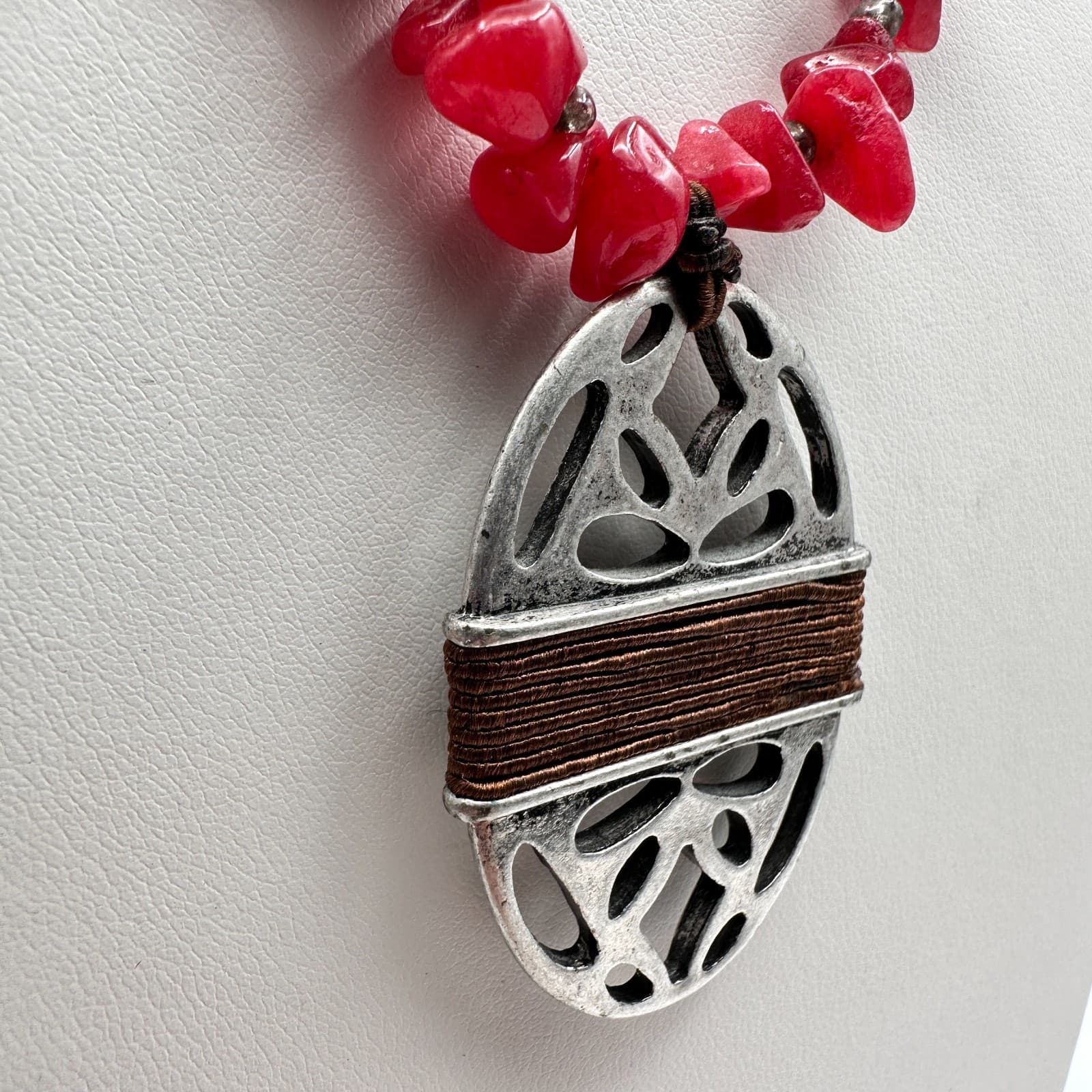 Vintage 90s Boho Creek Necklace Red Stone Chips Beads Silver Tone Pendant - Thumbnail 4