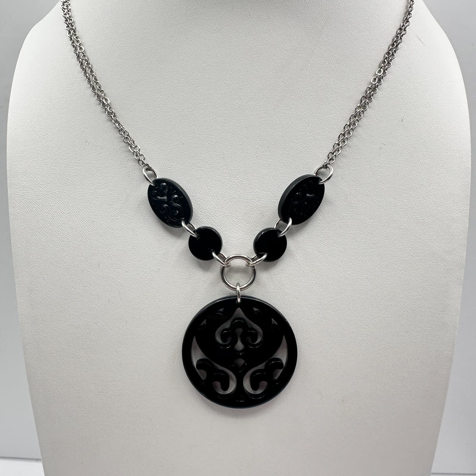 Vintage 80s Black & Silver-tone Cutout Scrollwork Round Pendant Necklace Jewelry - Image 1