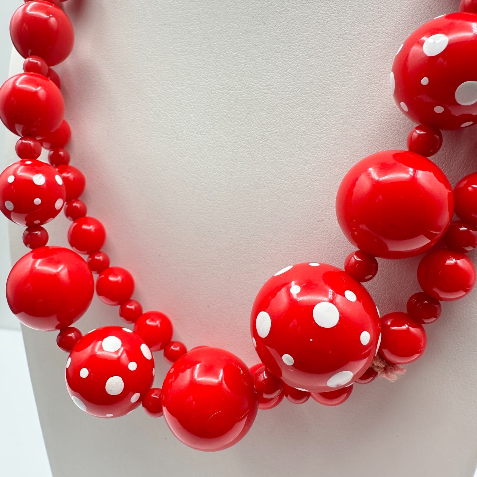 Vintage 90s Red & White Polka Dot Graduated Bubble Bead Collar Necklace Jewelry - Thumbnail 4