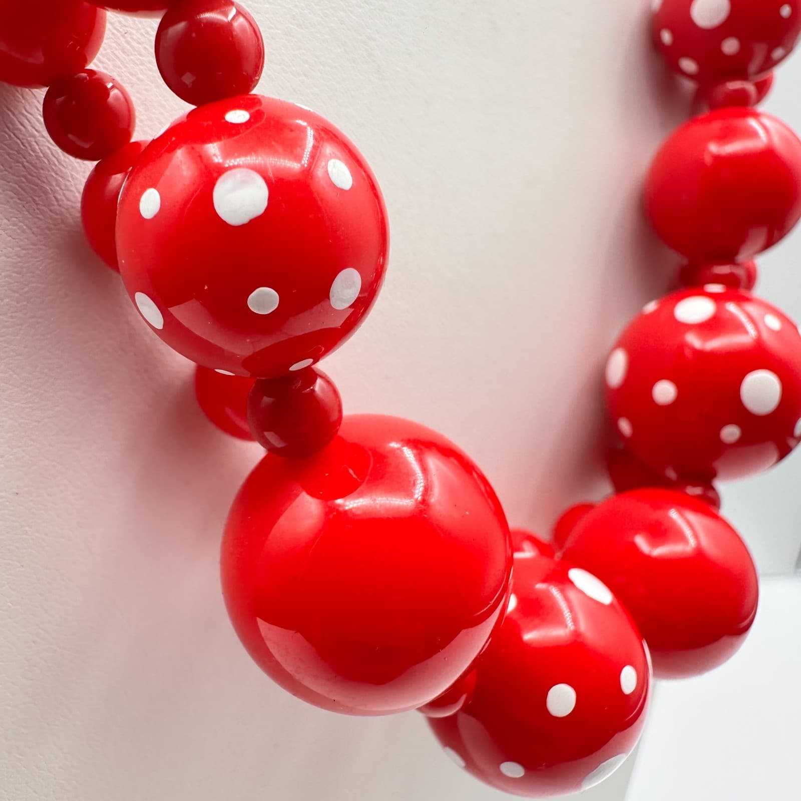 Vintage 90s Red & White Polka Dot Graduated Bubble Bead Collar Necklace Jewelry - Thumbnail 3