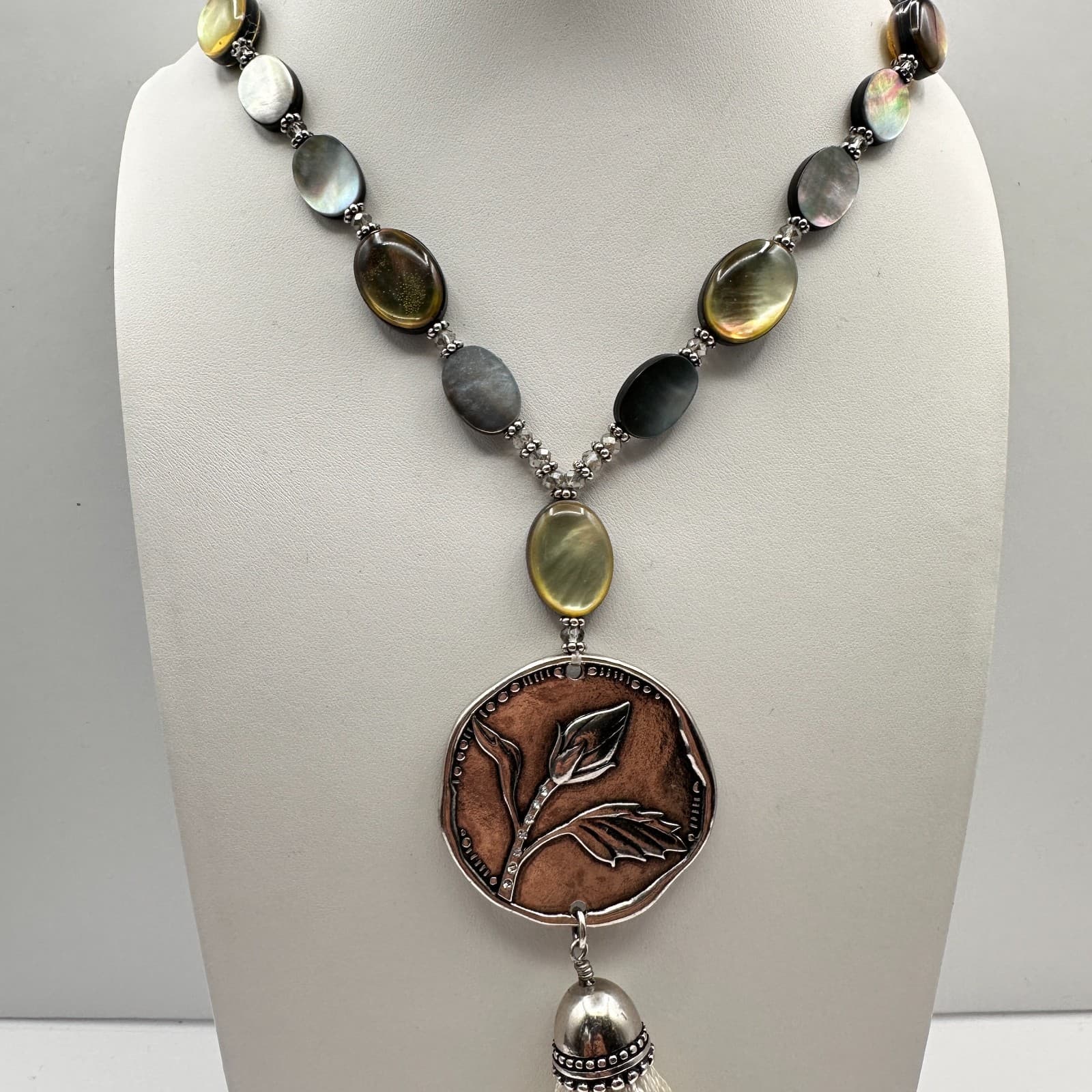 Vintage 80s Mother Pearl Leaf & Shell Bead Tassel Pendant Long Necklace Jewelry - Thumbnail 2