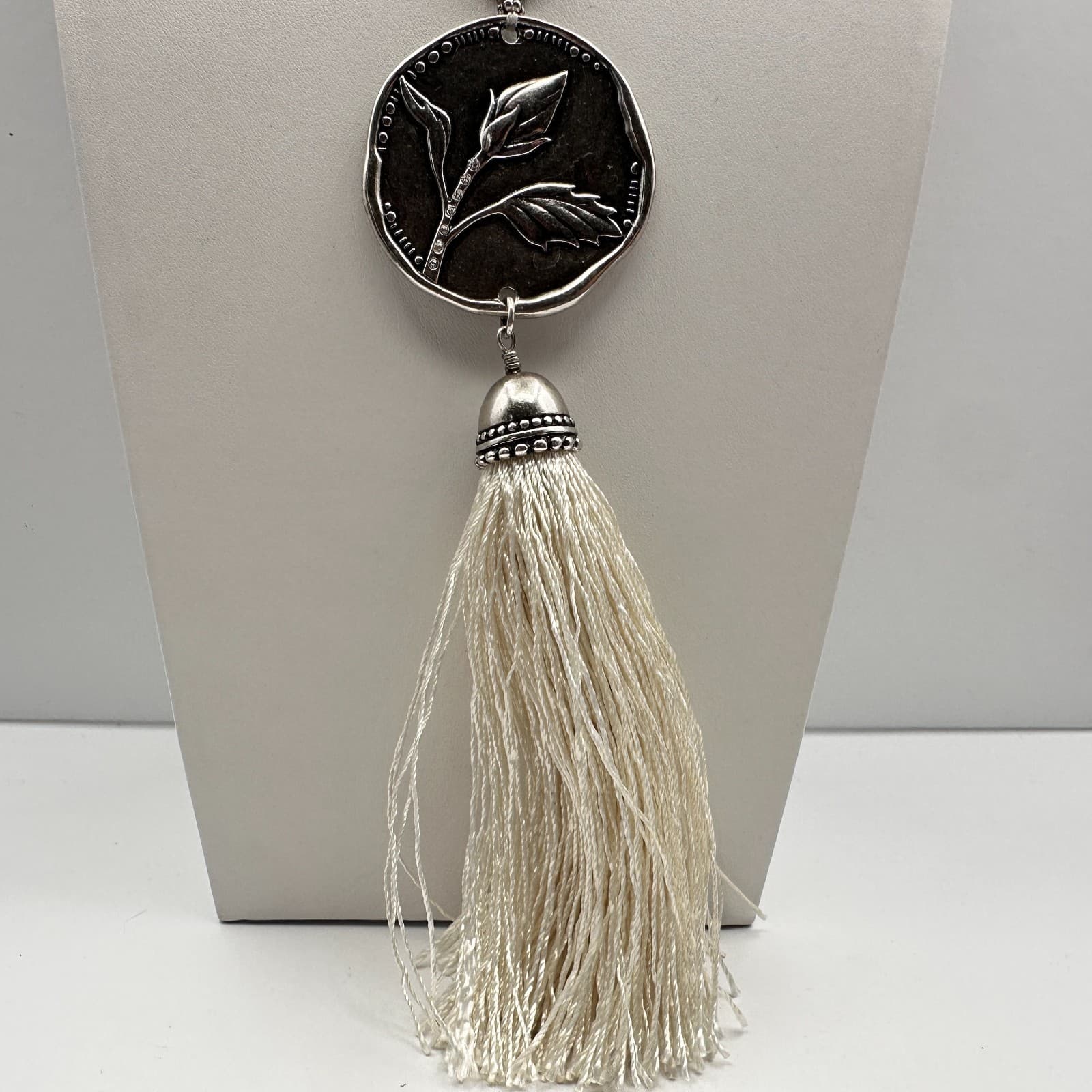 Vintage 80s Mother Pearl Leaf & Shell Bead Tassel Pendant Long Necklace Jewelry - Thumbnail 8