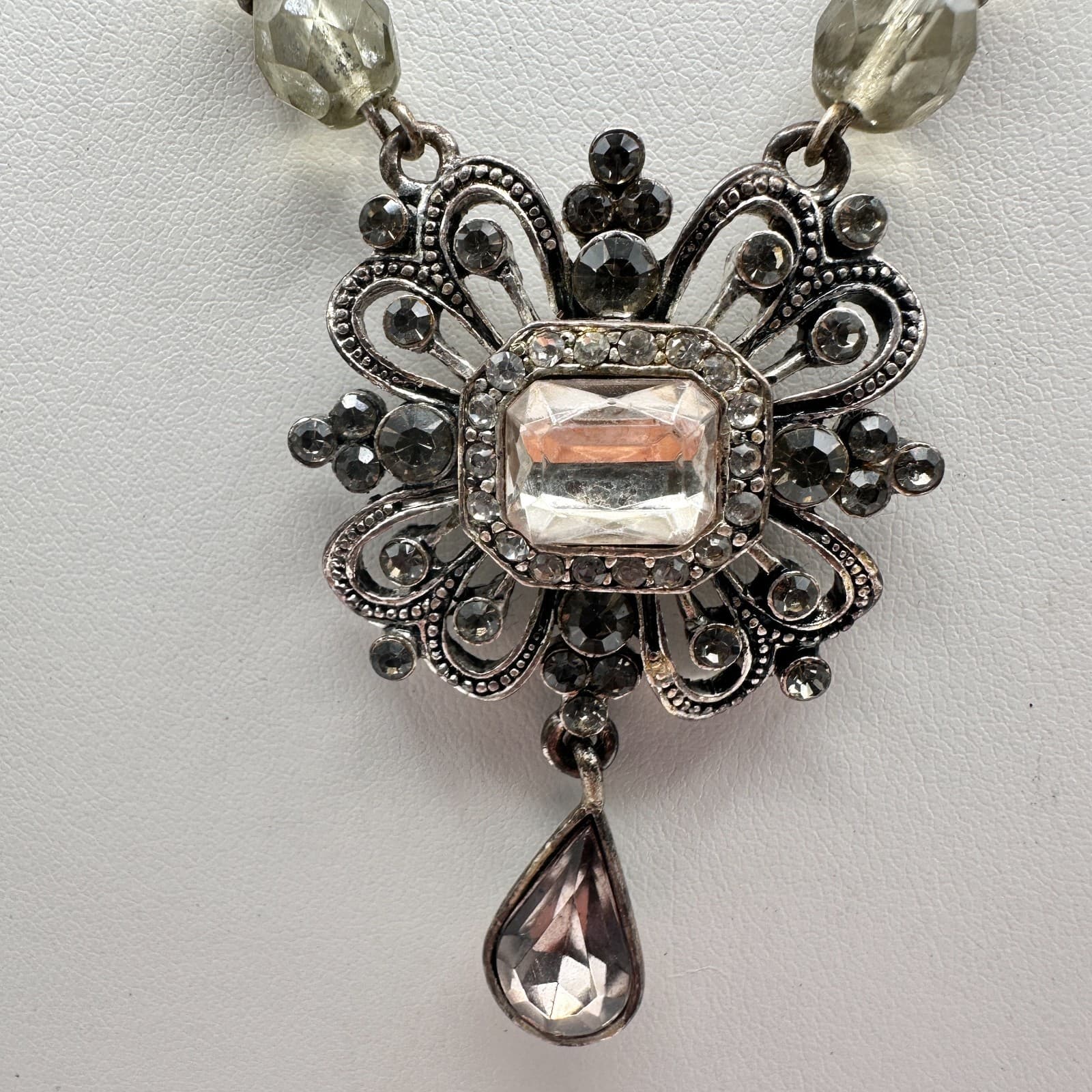 Vintage 90s Silver Tone Floral Pendant Necklace Glass Beaded Women's Jewelry - Thumbnail 3